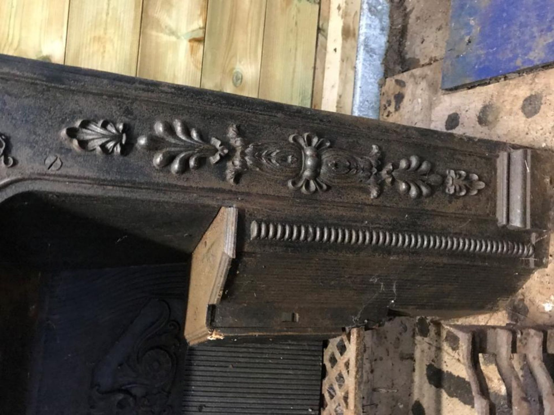 1 x Antique Victorian Cast Iron Fire Insert With Patterned Surround - Dimensions: Width 82cm x - Image 5 of 5