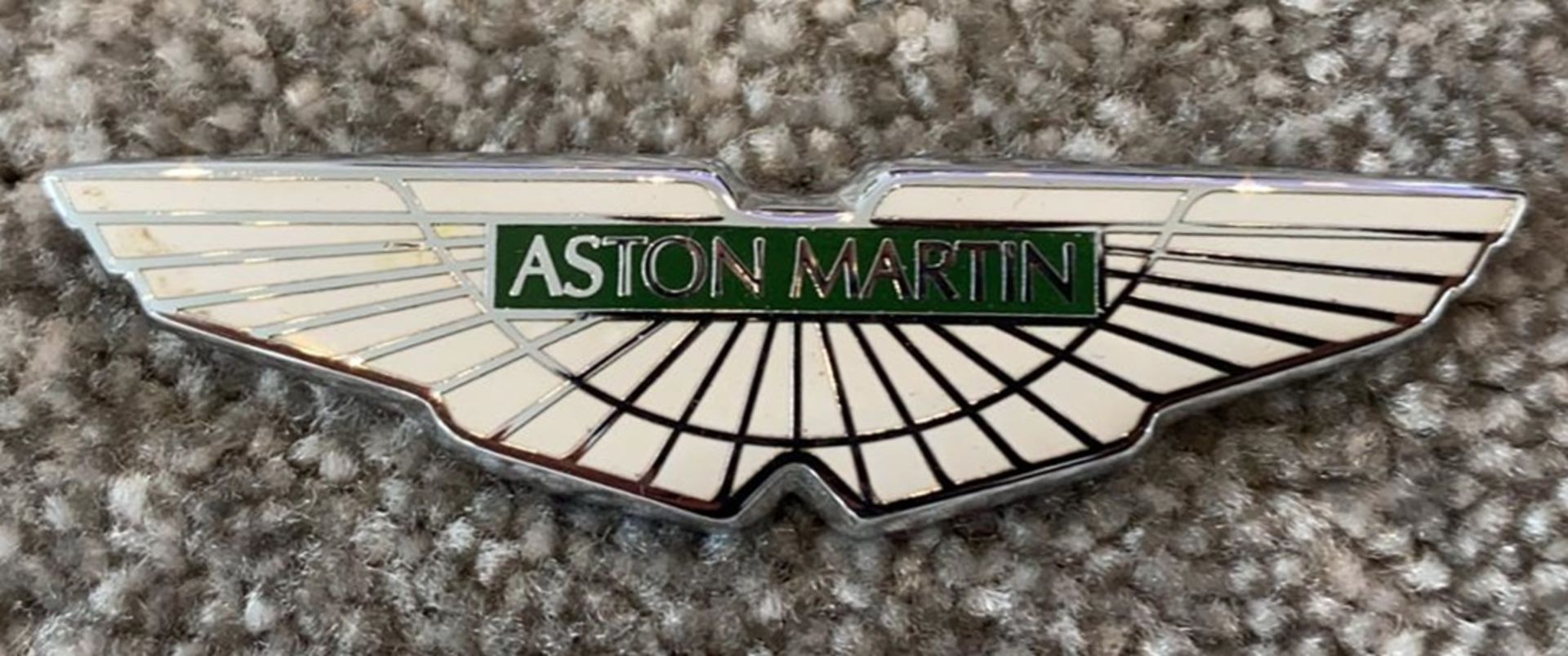 1 x Genuine Aston Martin Pin Badge - CL590 - Location: Altrincham WA14