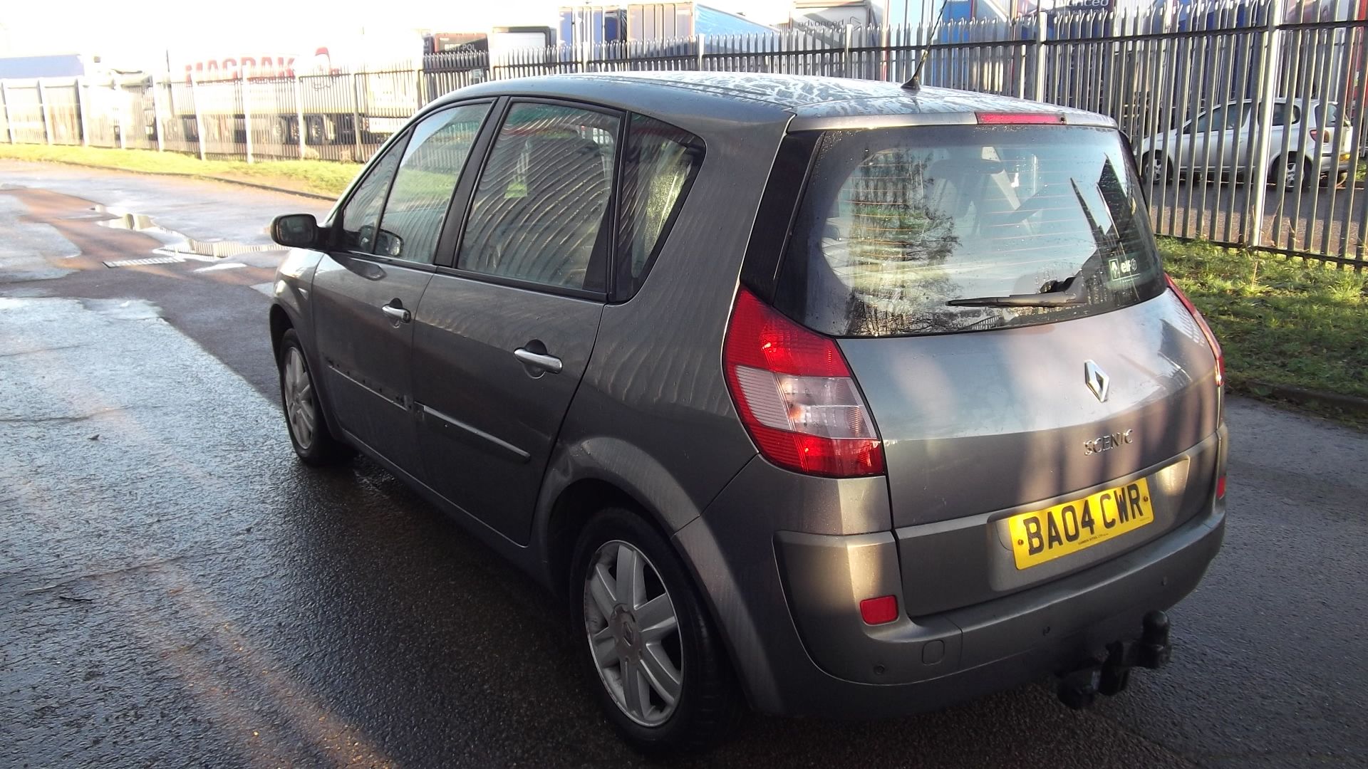 2004 Renault Scenic 1.5 dCi Dynamique MPV 5dr - CL505 - NO VAT ON THE HAMMER - Location: Corby, - Image 7 of 13