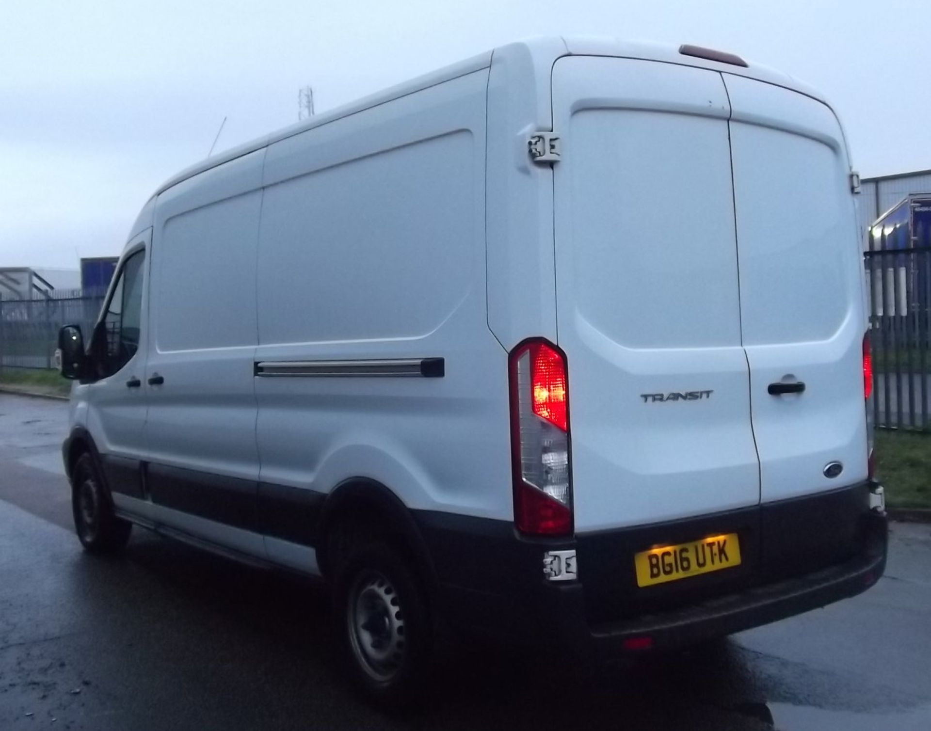 2016 Ford Transit 350 2.2 TDCi 125ps H2L3 Panel Van - CL505 - Location: Corby, Northamptonshire - Image 10 of 15