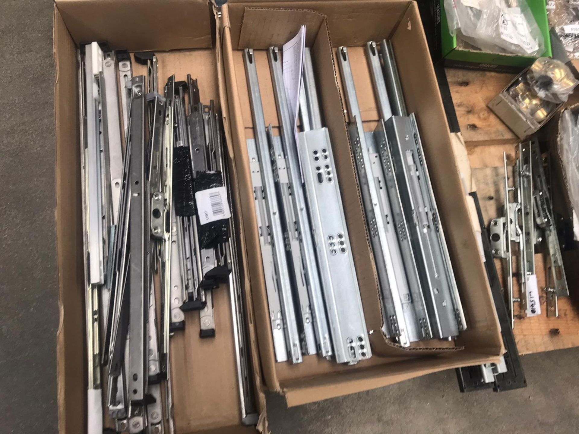 1 x Assorted Pallet Job Lot of Various Door and Drawer Accessories - Includes Drawer Runners, - Image 15 of 16