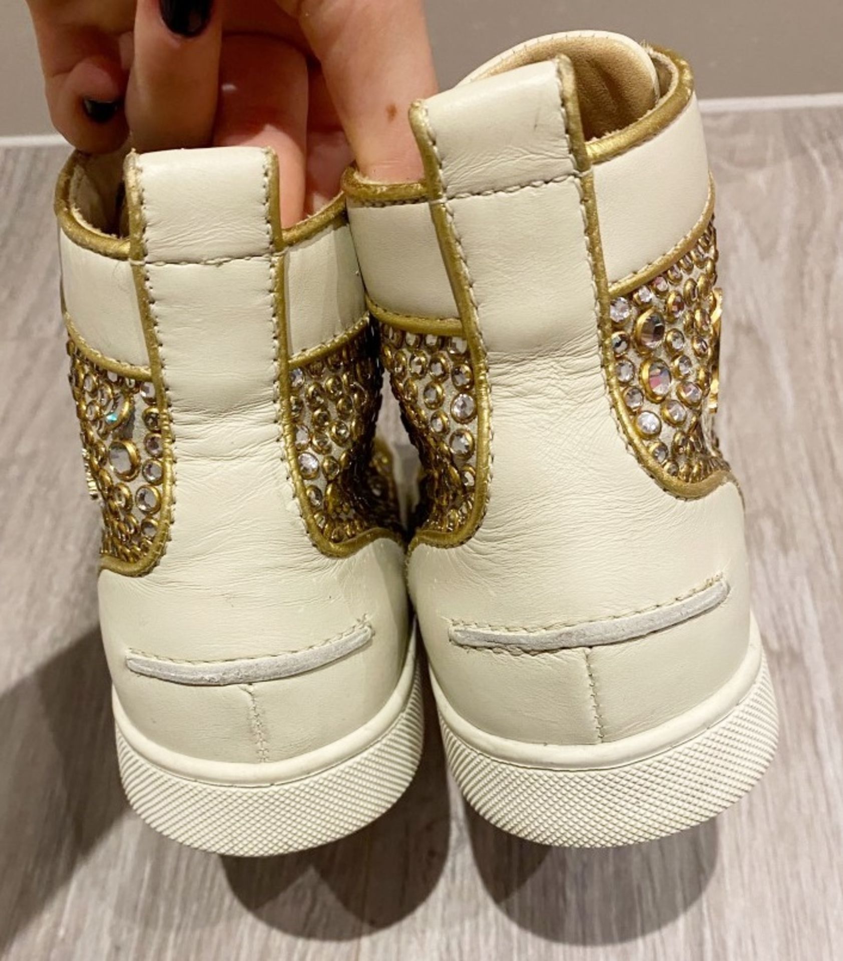 1 x Pair Of Genuine Christain Louboutin Sneakers In Crème And Silver - Size: 35 - Preowned in Worn C - Image 4 of 5