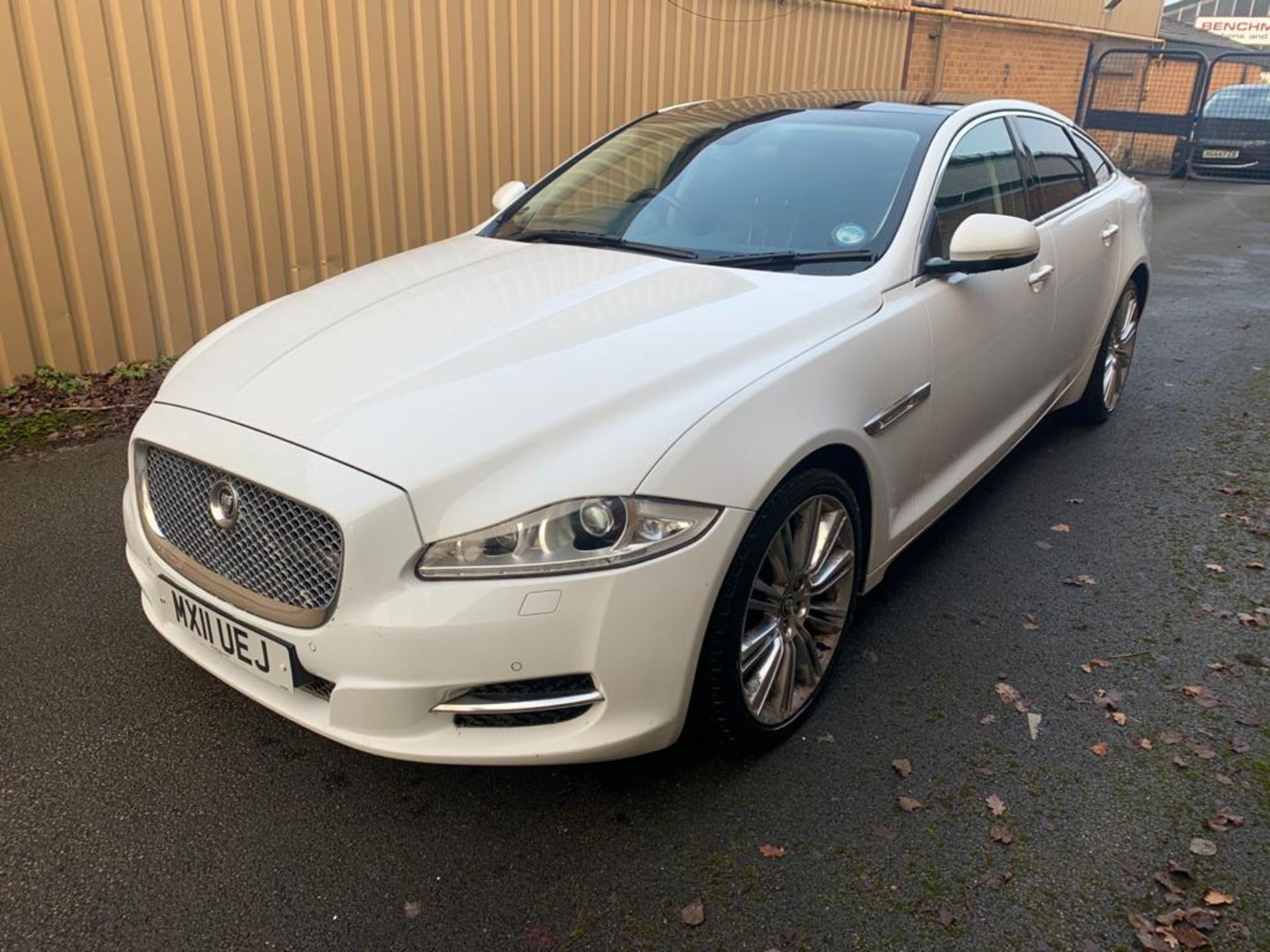 1 x 2011 Jaguar XJ 3.0 TD Premium Luxury - CL022 - NO VAT ON THE HAMMER - Location: Wilmslow, Cheshi - Image 2 of 16