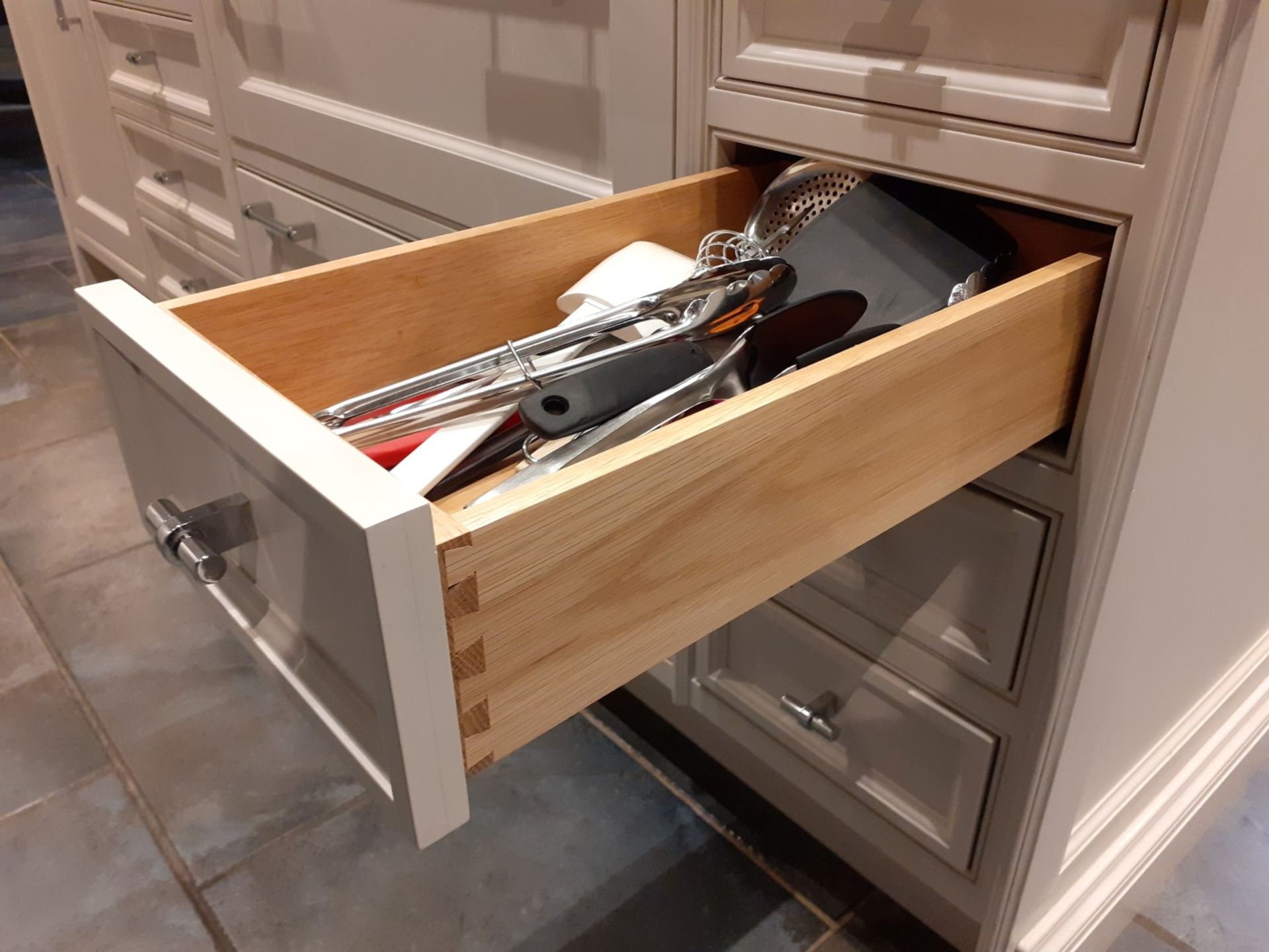 1 x Bespoke Solid Wood Painted Kitchen Beautifully Appointed With Granite Worktops, Central Island - Image 46 of 75