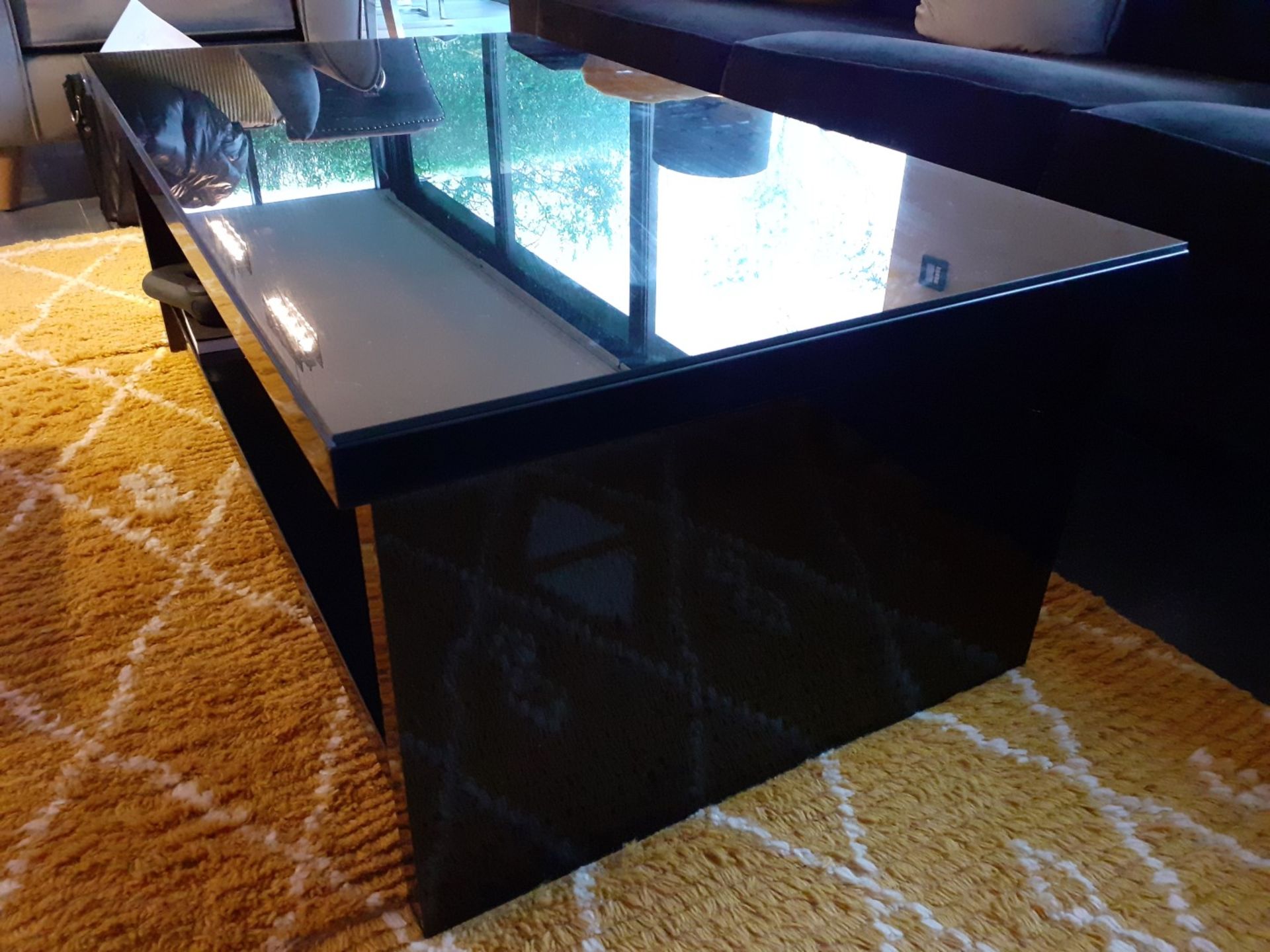 1 x Glass Topped Coffee Table With A Black Gloss Finish - Dimensions: 120 x 65 x H42cm - NO VAT - Image 3 of 5