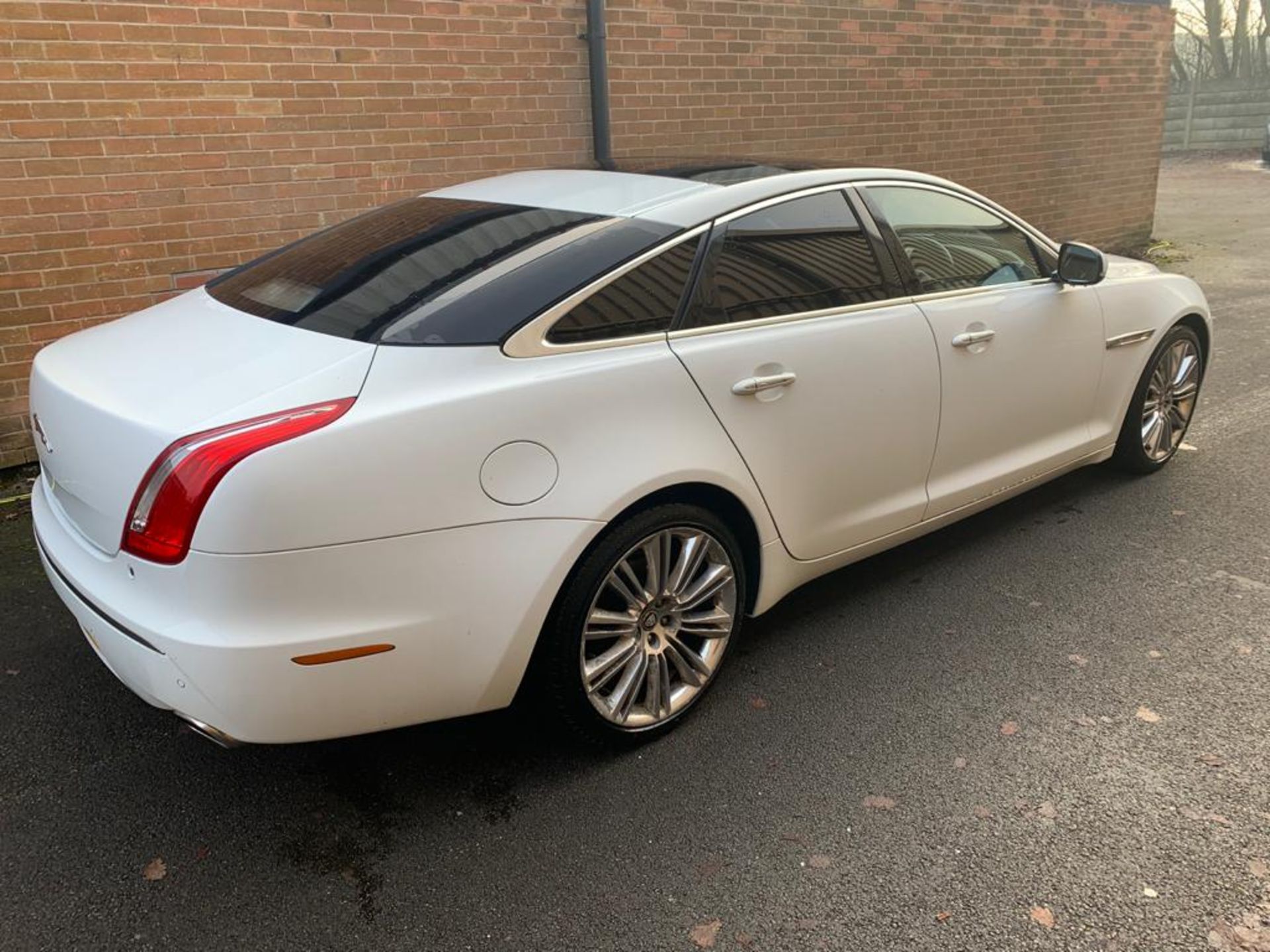 1 x 2011 Jaguar XJ 3.0 TD Premium Luxury - CL022 - NO VAT ON THE HAMMER - Location: Wilmslow, Cheshi - Image 7 of 16