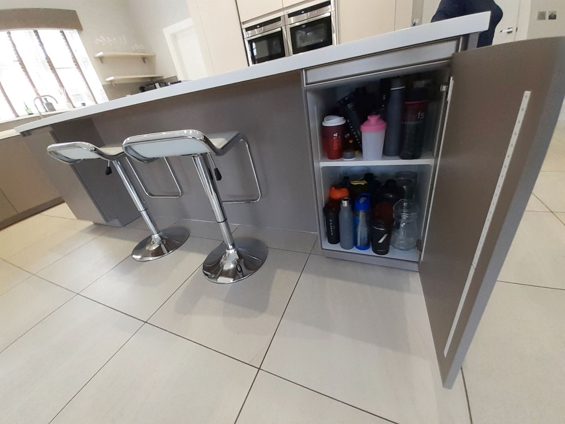 1 x SieMatic Handleless Fitted Kitchen With Intergrated NEFF Appliances, Corian Worktops And Island - Image 90 of 92