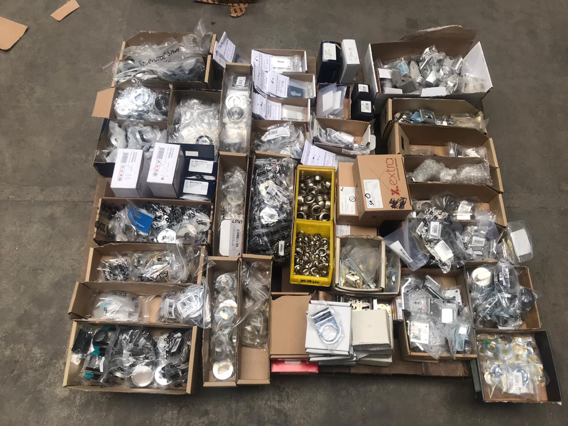 1 x Assorted Pallet Job Lot of Various Door Locks Accessories - Brand New Stock - Includes - Image 14 of 16