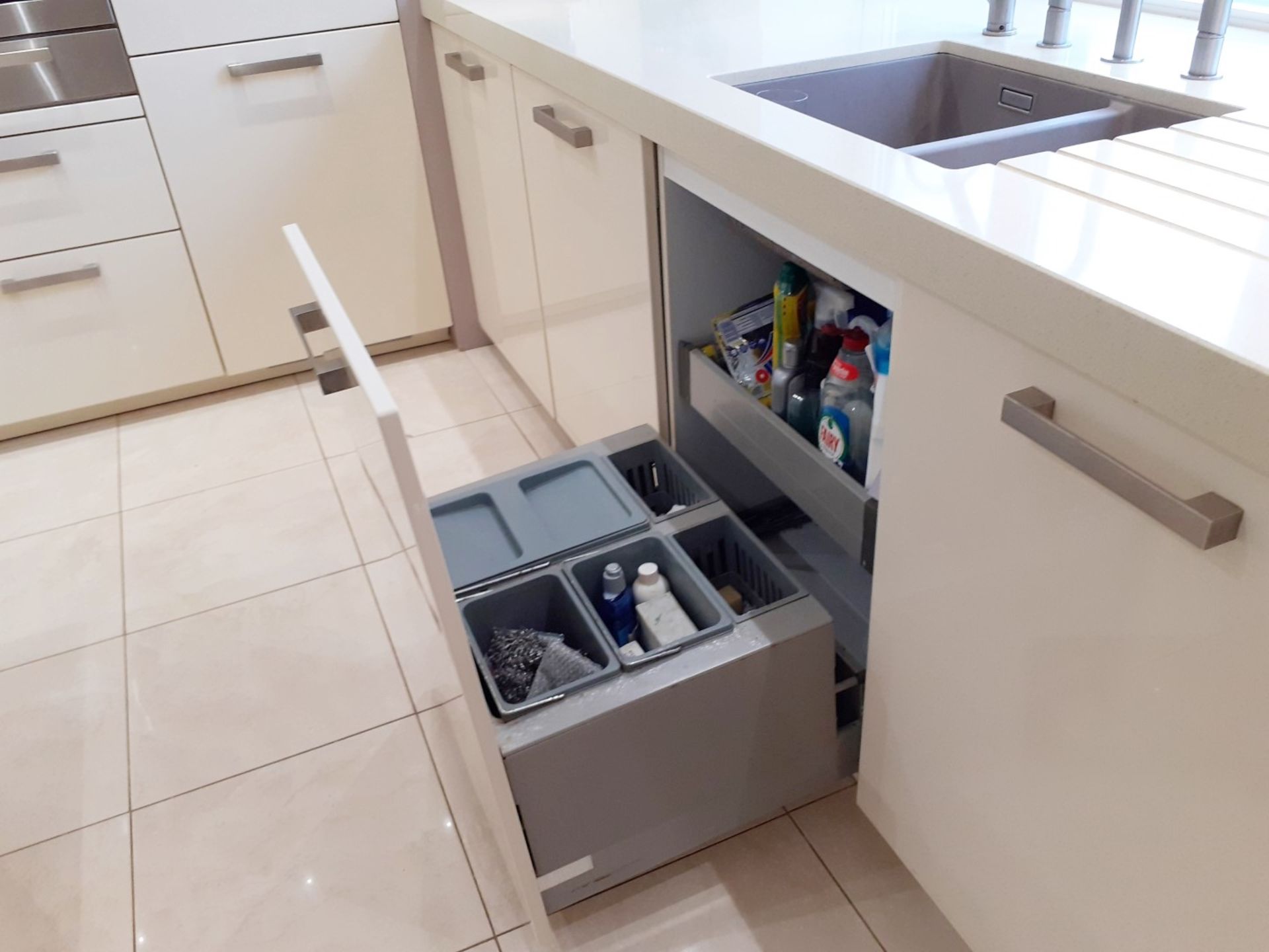 1 x ALNO Fitted Kitchen With Integrated Miele Appliances, Silestone Worktops & Breakfast Island - Image 47 of 77