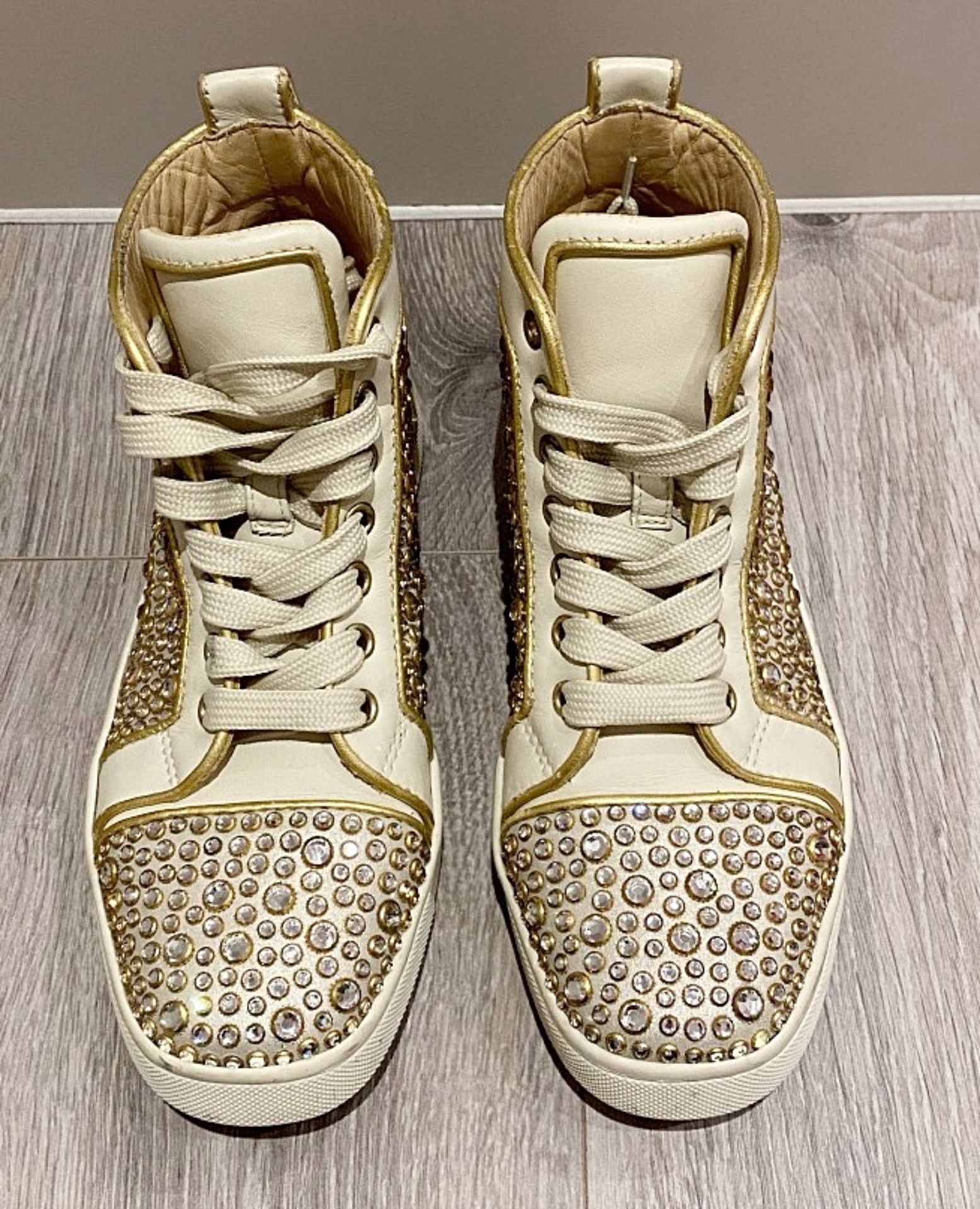 1 x Pair Of Genuine Christain Louboutin Sneakers In Crème And Silver - Size: 35 - Preowned in Worn C - Image 3 of 5