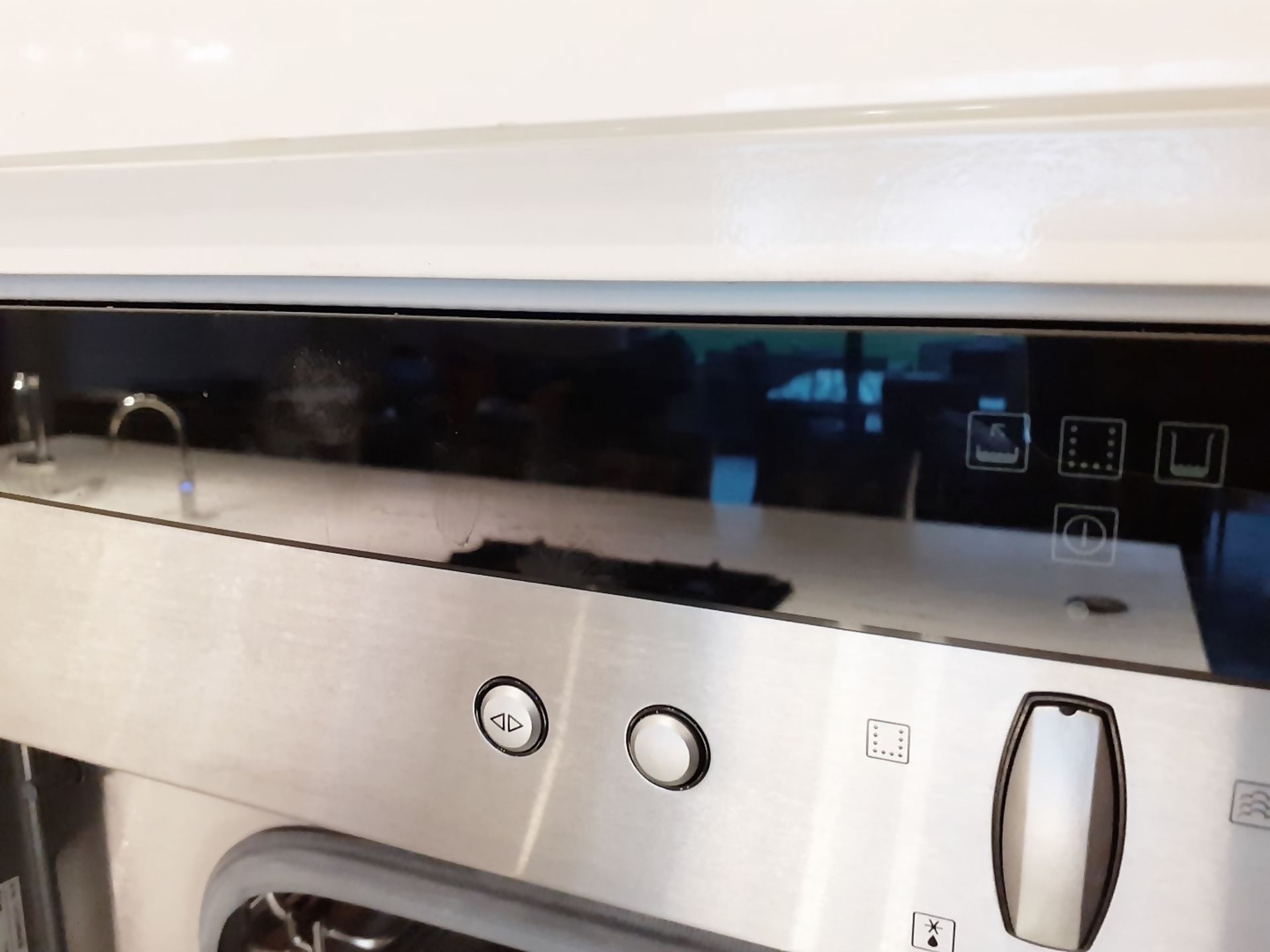 1 x Bespoke Gloss White Fitted Kitchen With NEFF Appliances & Granite Topped Breakfast Area - NO VAT - Image 46 of 87