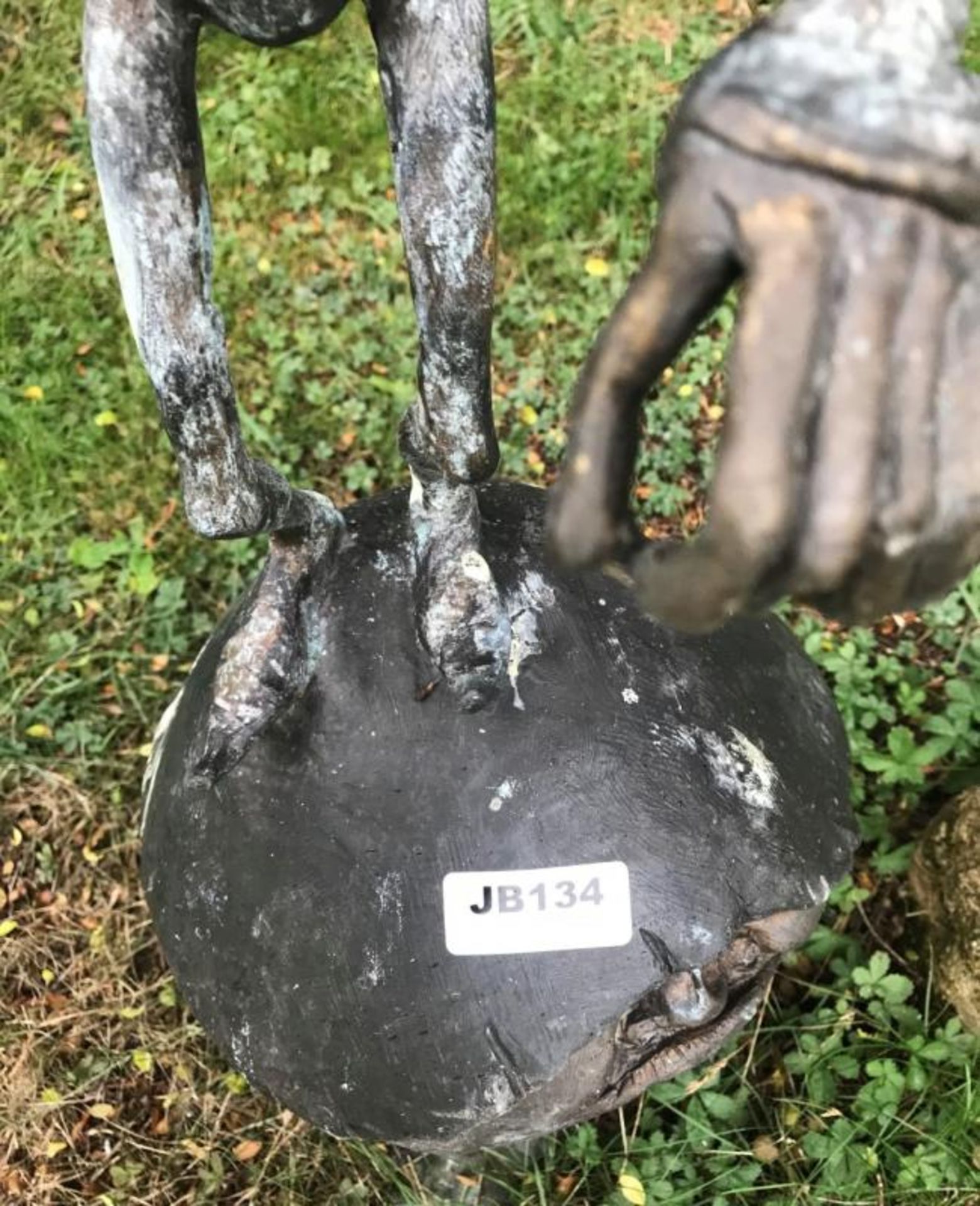 1 x Tall Bronze Garden Sculpture Of An Elf / Pixie / Goblin Stood On Top Of A Large Mushroom - - Image 2 of 6