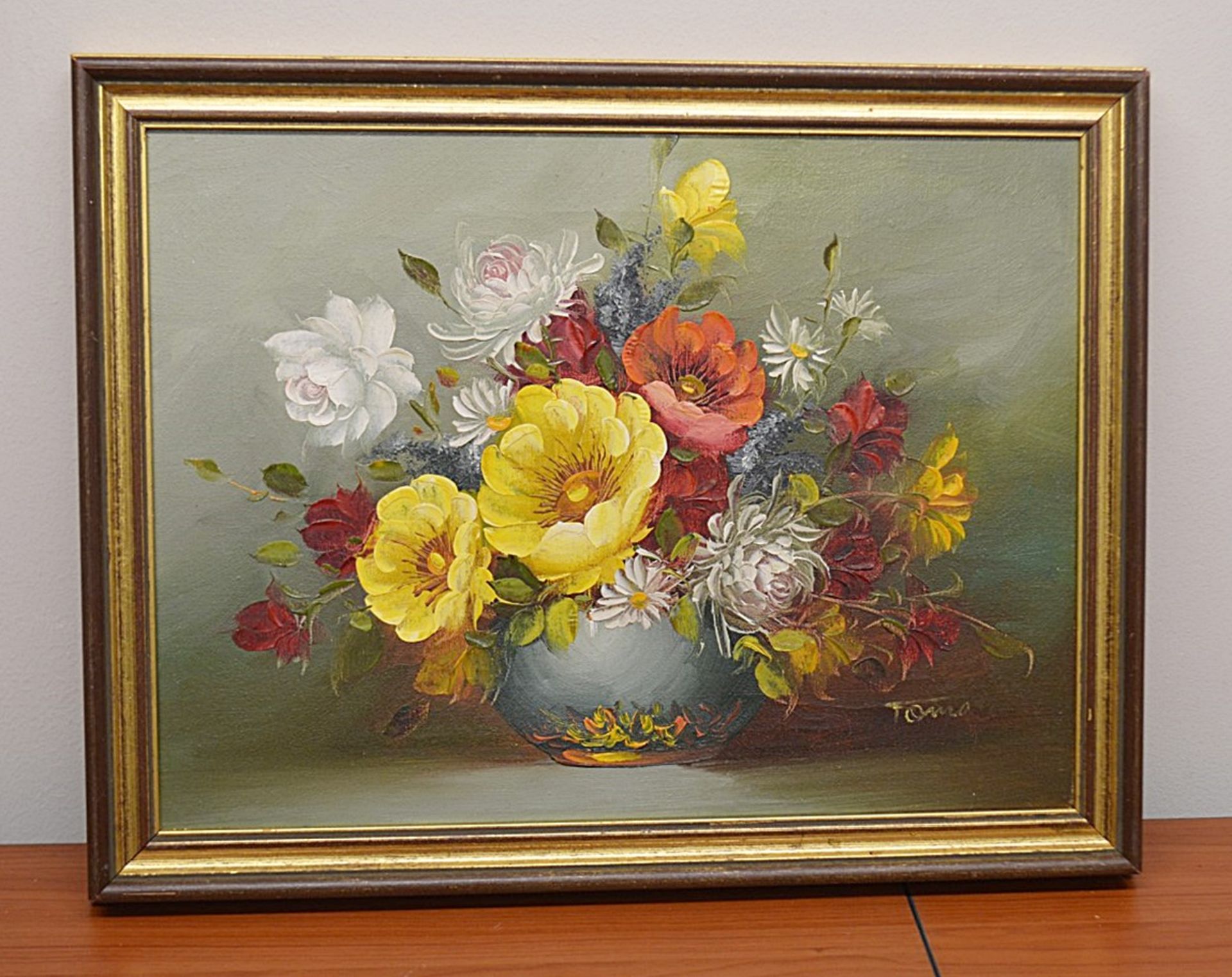 1 x Original Oil Painting Of Flowers On Canvas - Signed By The Artist - Dimensions: 36 x 46cm - Ref: