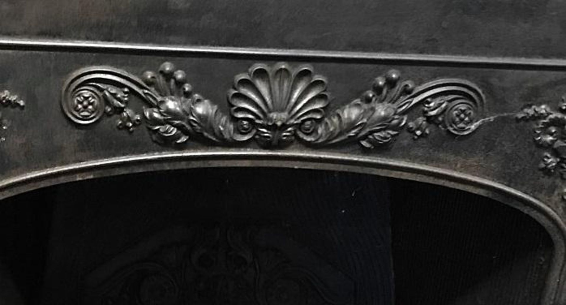 1 x Antique Victorian Cast Iron Fire Insert With Patterned Surround - Dimensions: Width 82cm x - Image 3 of 5