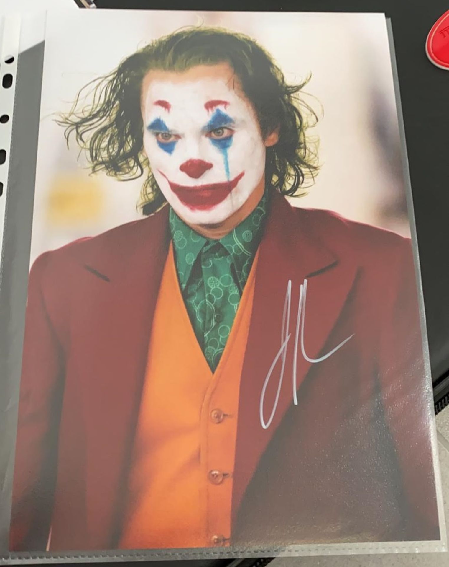 1 x Signed Autograph Picture - JOAQUIN PHOENIX THE JOKER - With COA - Size 12 x 8 Inch - NO VAT ON - Image 2 of 3