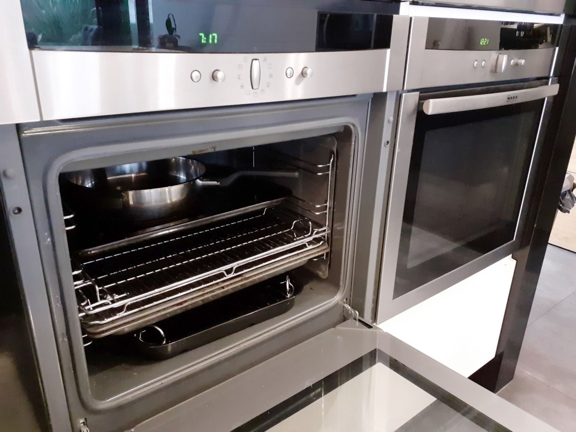 1 x Bespoke Gloss White Fitted Kitchen With NEFF Appliances & Granite Topped Breakfast Area - NO VAT - Image 55 of 87