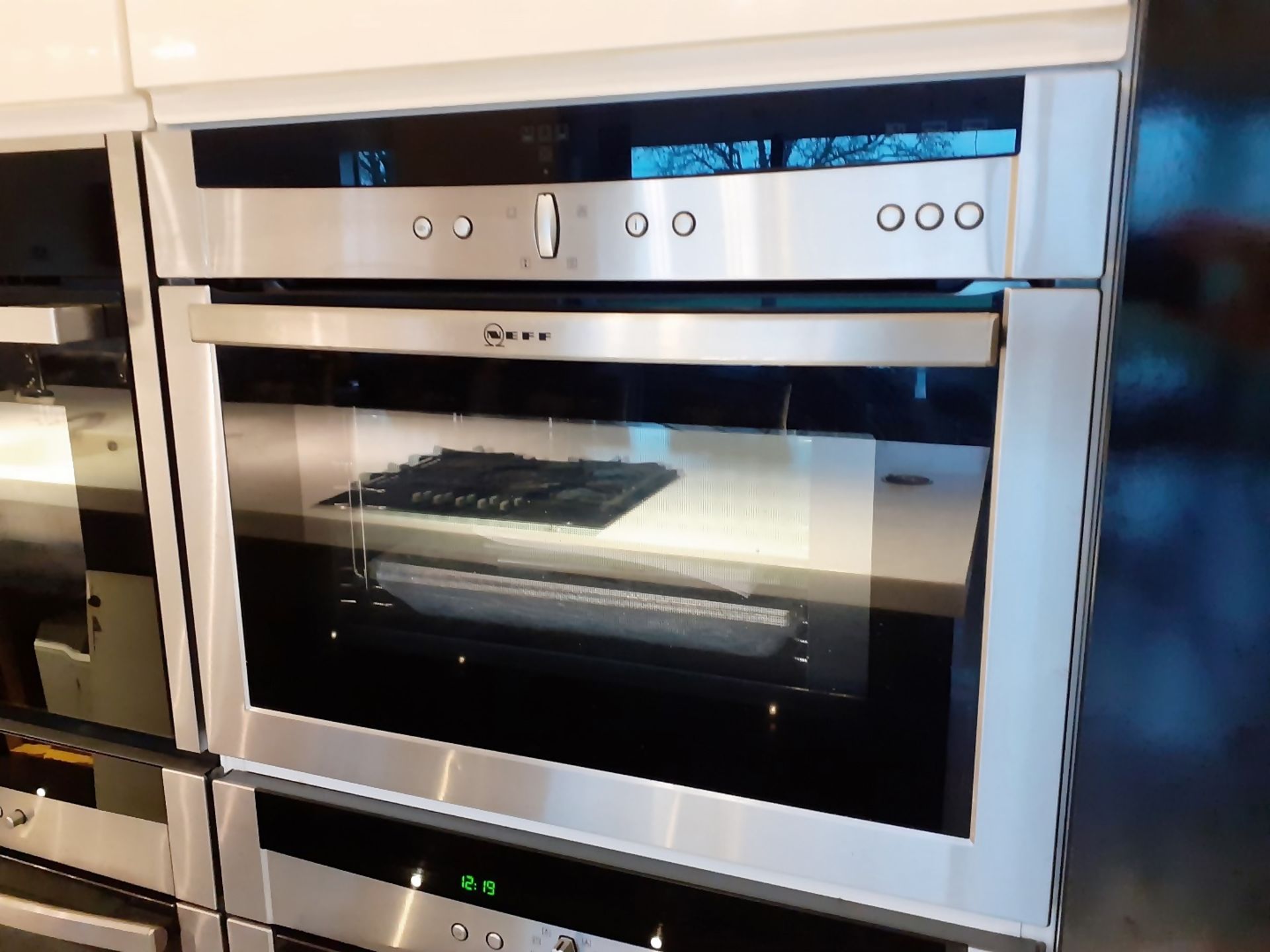 1 x Bespoke Gloss White Fitted Kitchen With NEFF Appliances & Granite Topped Breakfast Area - NO VAT - Image 45 of 87