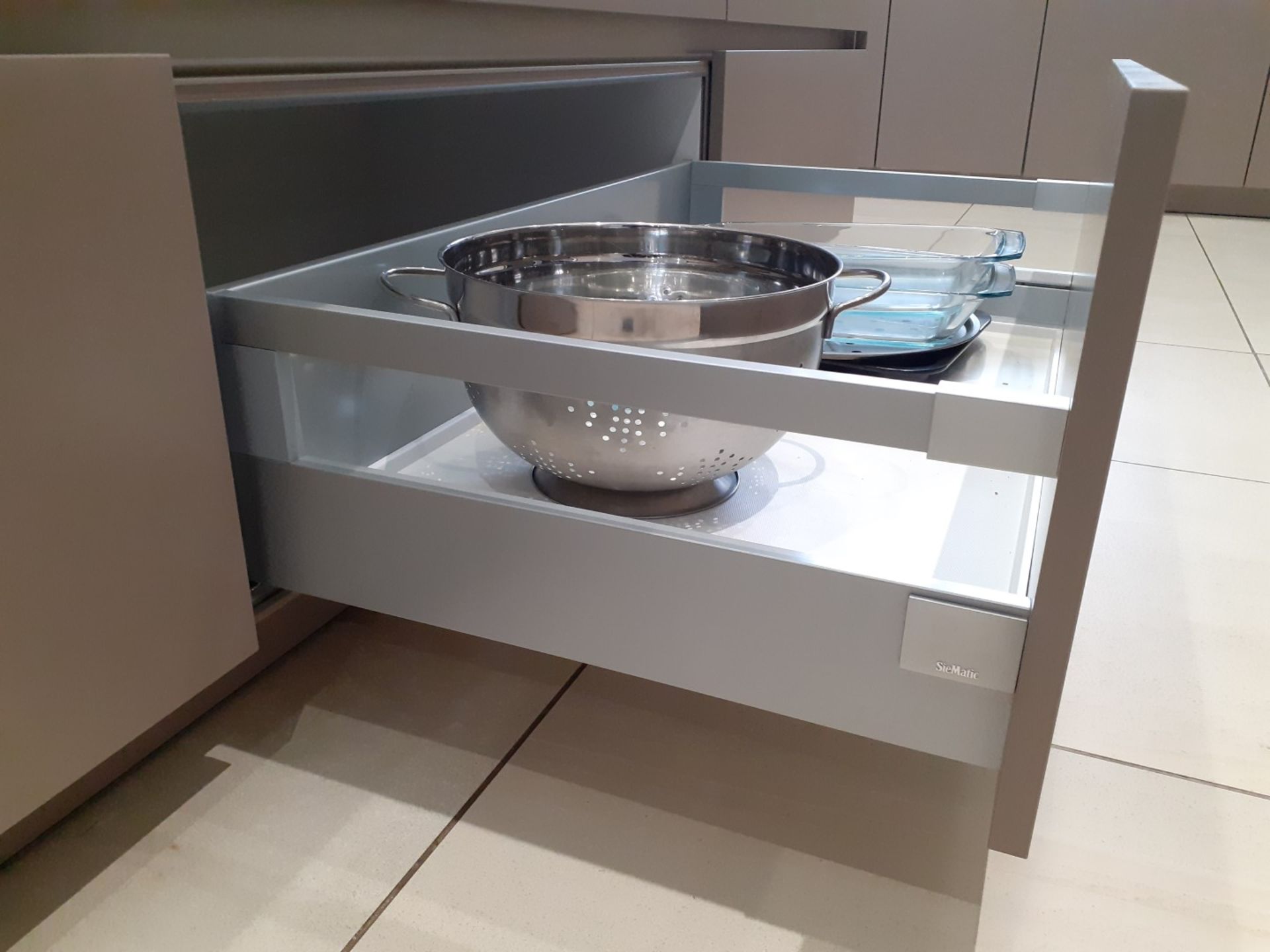 1 x SieMatic Handleless Fitted Kitchen With Intergrated NEFF Appliances, Corian Worktops And Island - Image 54 of 92