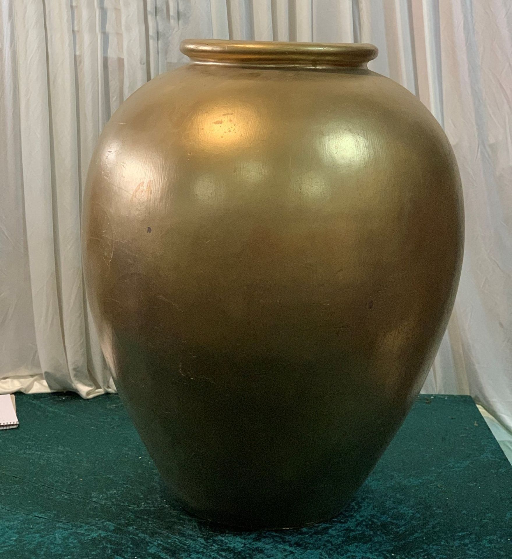 2 x Large Arabian Pots in Gold - Dimensions: 82x72cm - Ref: Lot 105 - CL548 - Location: Near