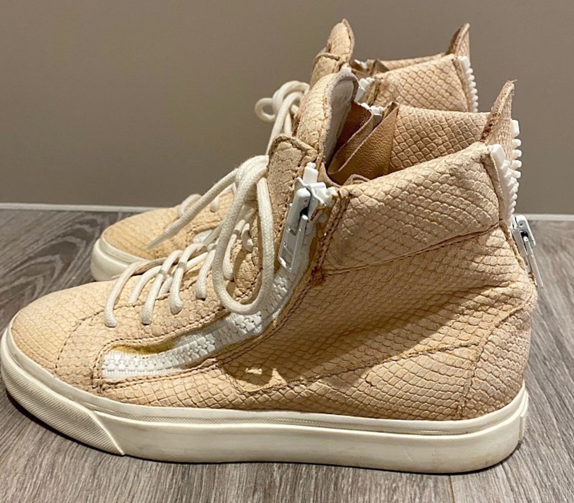 1 x Pair Of Genuine Guiseppe Zanotti Sneakers In Light Pink - Size: 36 - Preowned in Worn Condition - Image 3 of 6