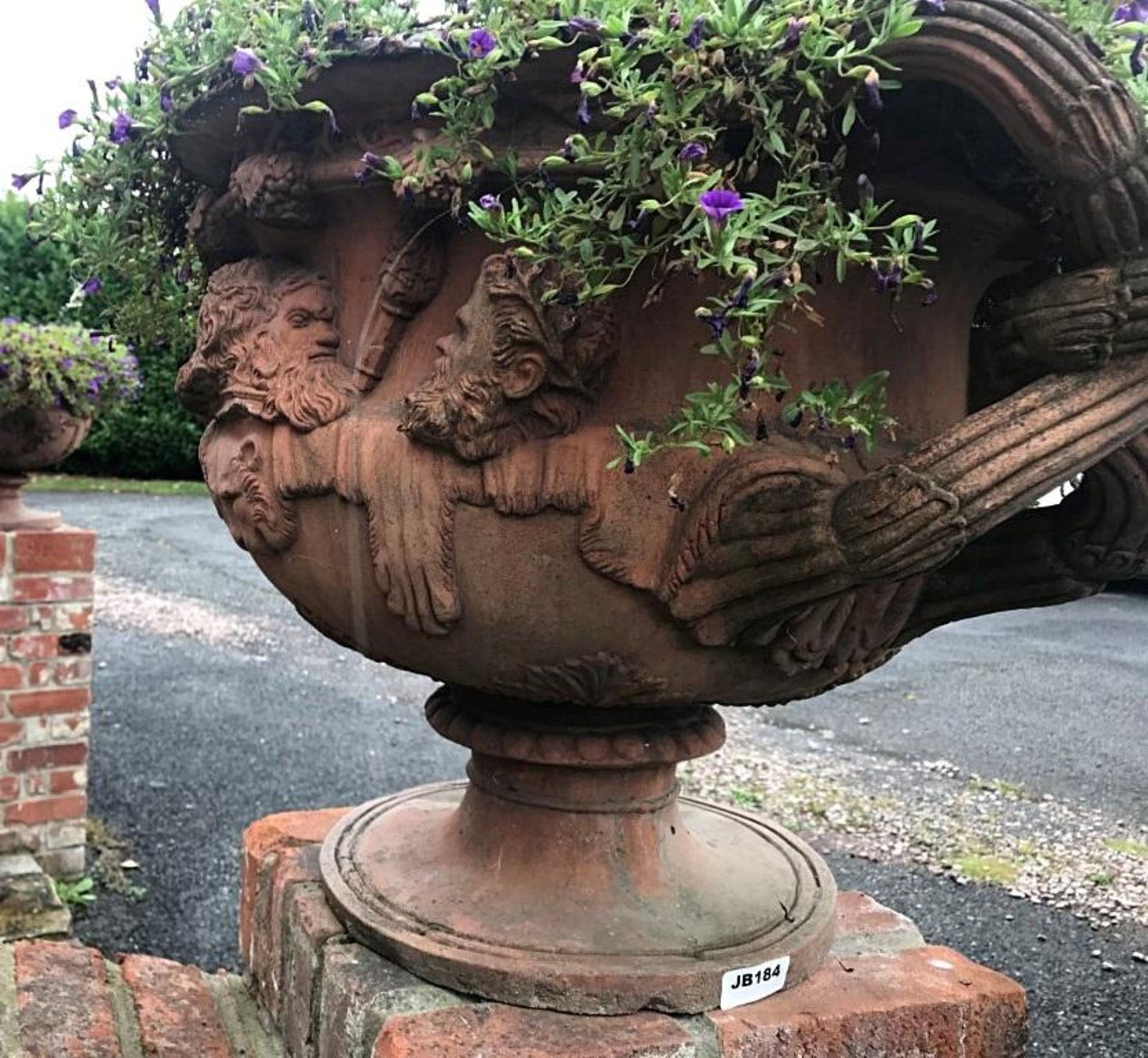 1 x Large Neoclassical Greek Style Urn Planter - Ref: JB184 - Pre-Owned - NO VAT ON THE HAMMER - - Image 2 of 5