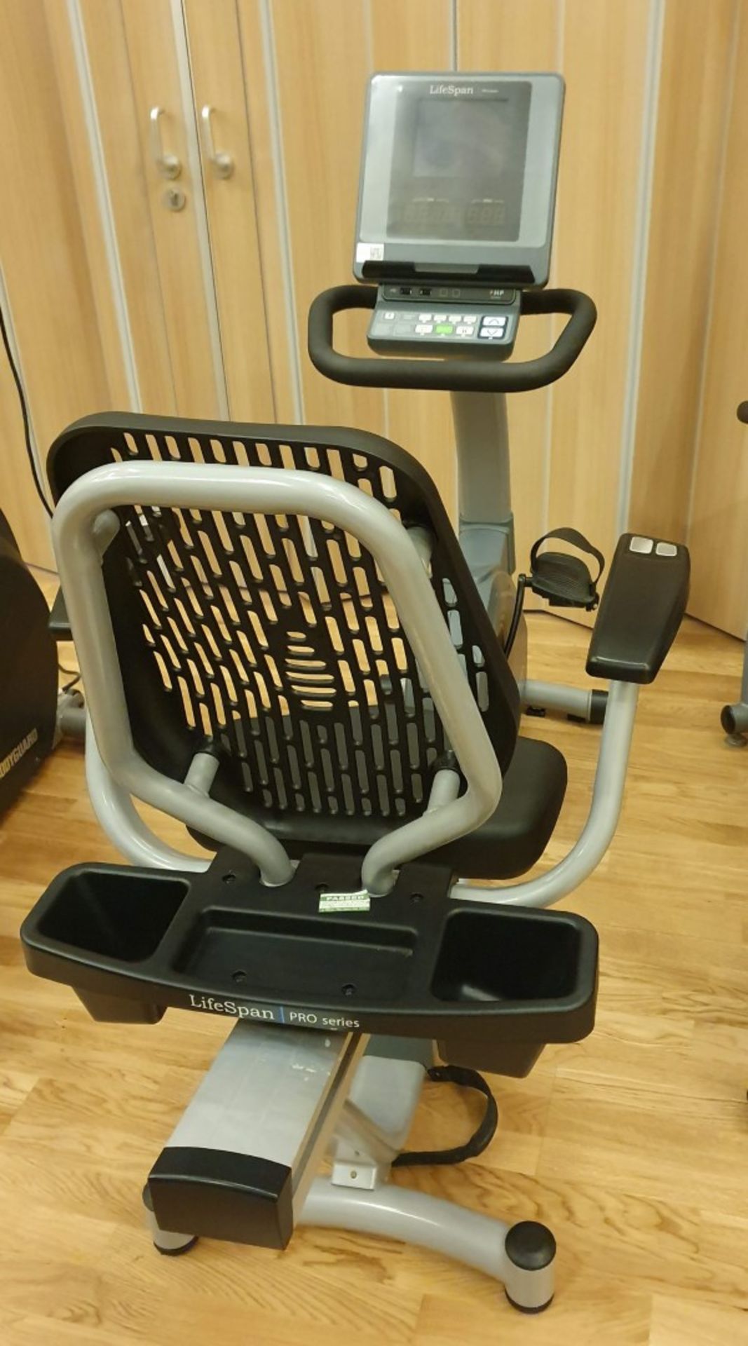 1 x Lifespan R7000 Pro Series Excercise Bike With USB Connectivity - Approx RRP £1,500 - CL552 -
