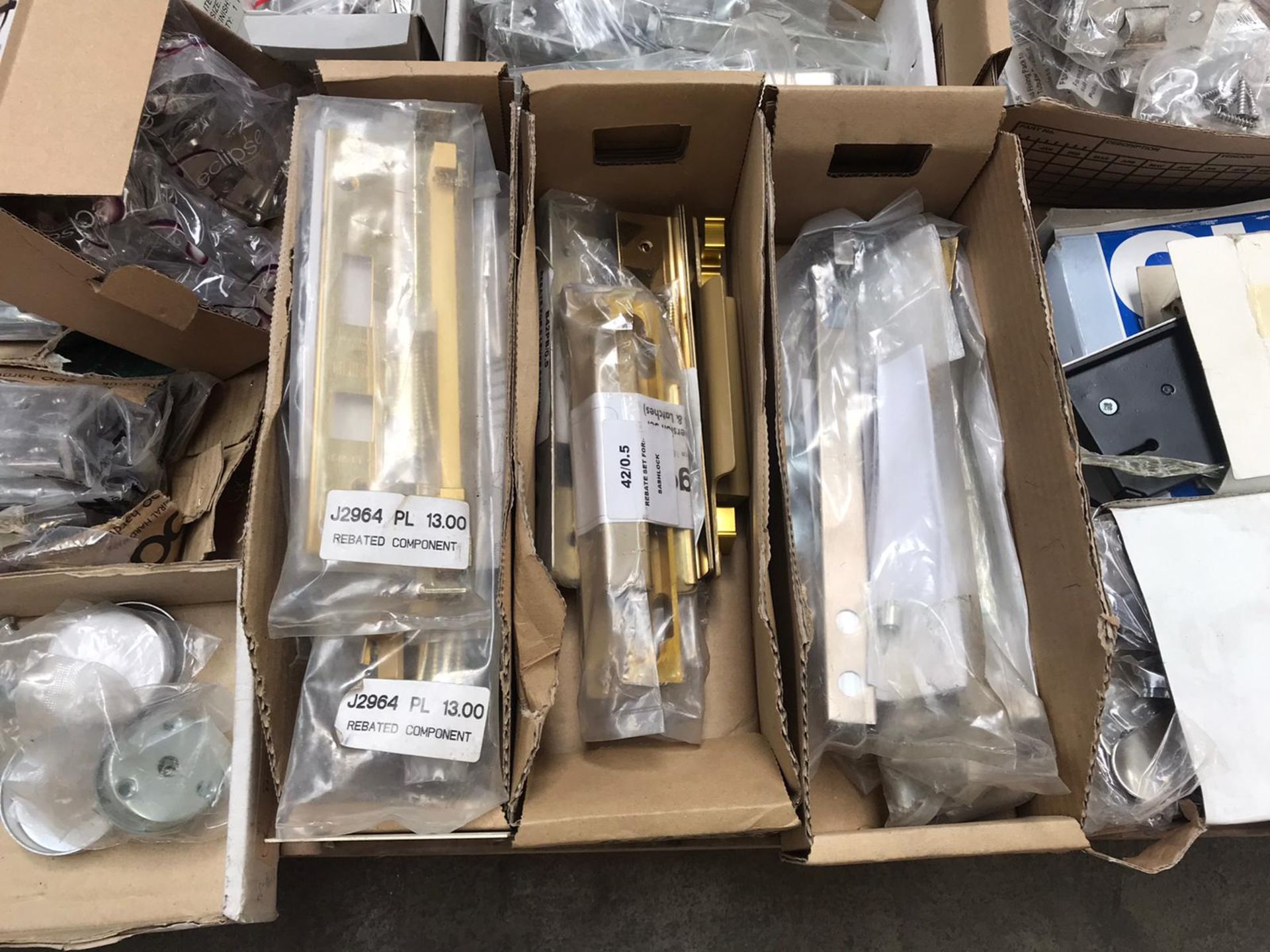 1 x Assorted Pallet Job Lot of Various Door Locks and Latches - Brand New Stock - Brands Include - Image 12 of 13