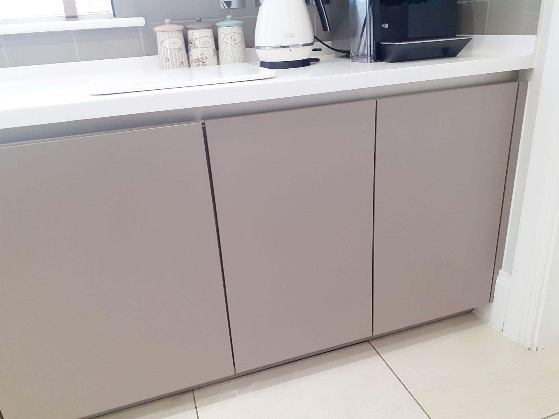 1 x SieMatic Handleless Fitted Kitchen With Intergrated NEFF Appliances, Corian Worktops And Island - Image 59 of 92