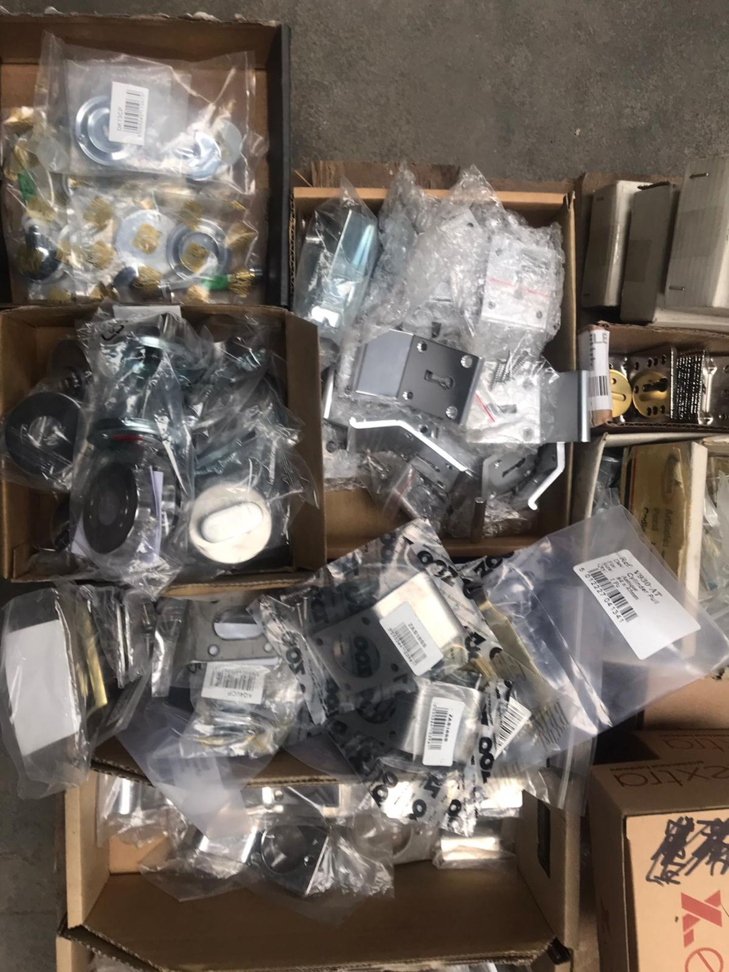 1 x Assorted Pallet Job Lot of Various Door Locks Accessories - Brand New Stock - Includes - Image 7 of 16