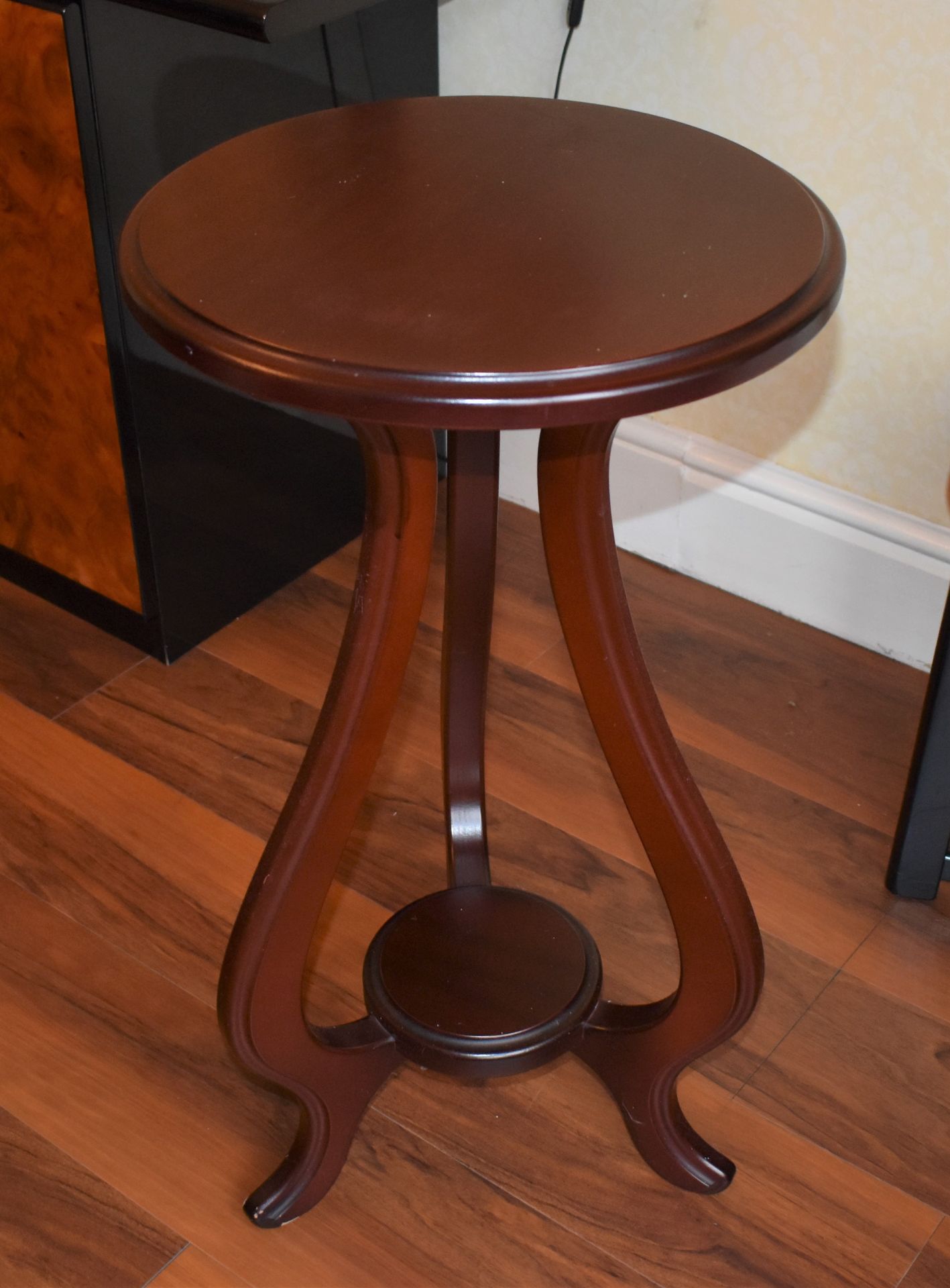 1 x Mahogany Lamp / Vase Table With Elegant Triple Leg Base and Undershelf - Dimensions H75 x W37 - Image 2 of 5
