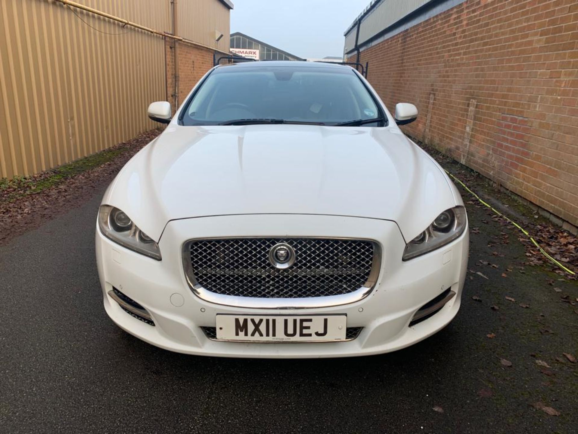 1 x 2011 Jaguar XJ 3.0 TD Premium Luxury - CL022 - NO VAT ON THE HAMMER - Location: Wilmslow, Cheshi - Image 3 of 16