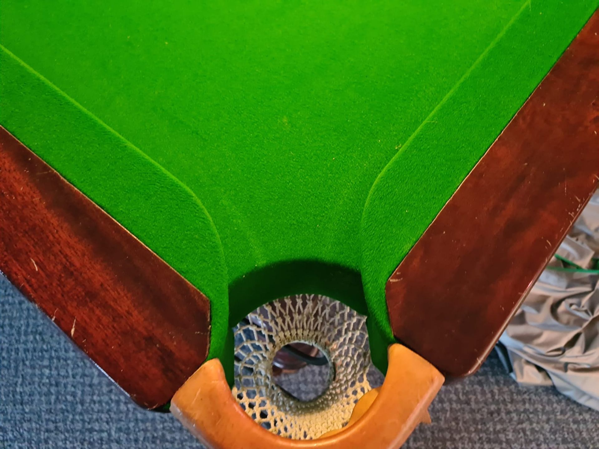 1 x Full-sized 12 x 6, 5-Slate Snooker Table With Ceiling Light And Accessories *NO VAT ON HAMMER* - Image 3 of 10