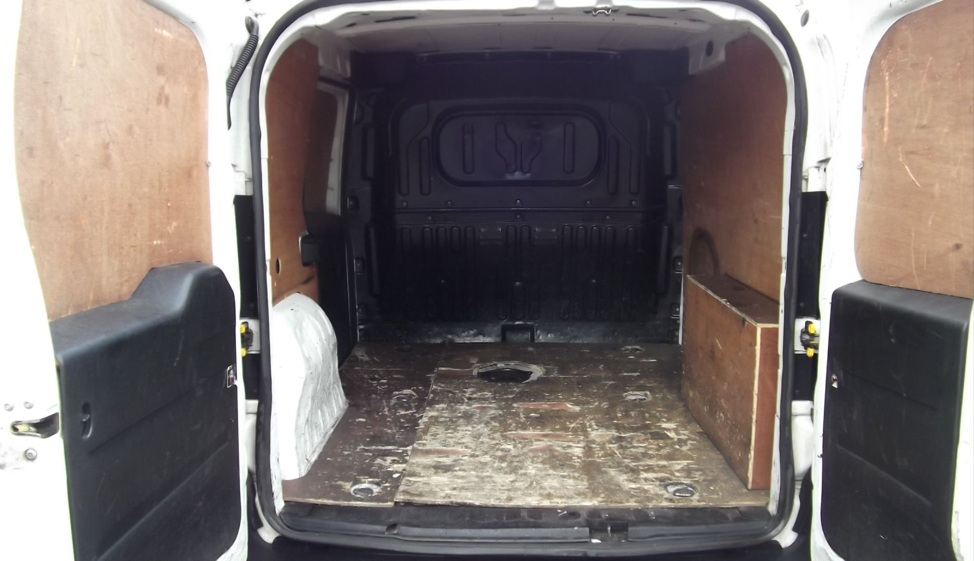 2014 Fiat Doblo 16V Multijet LCV Panel Van 5Dr - Image 9 of 13