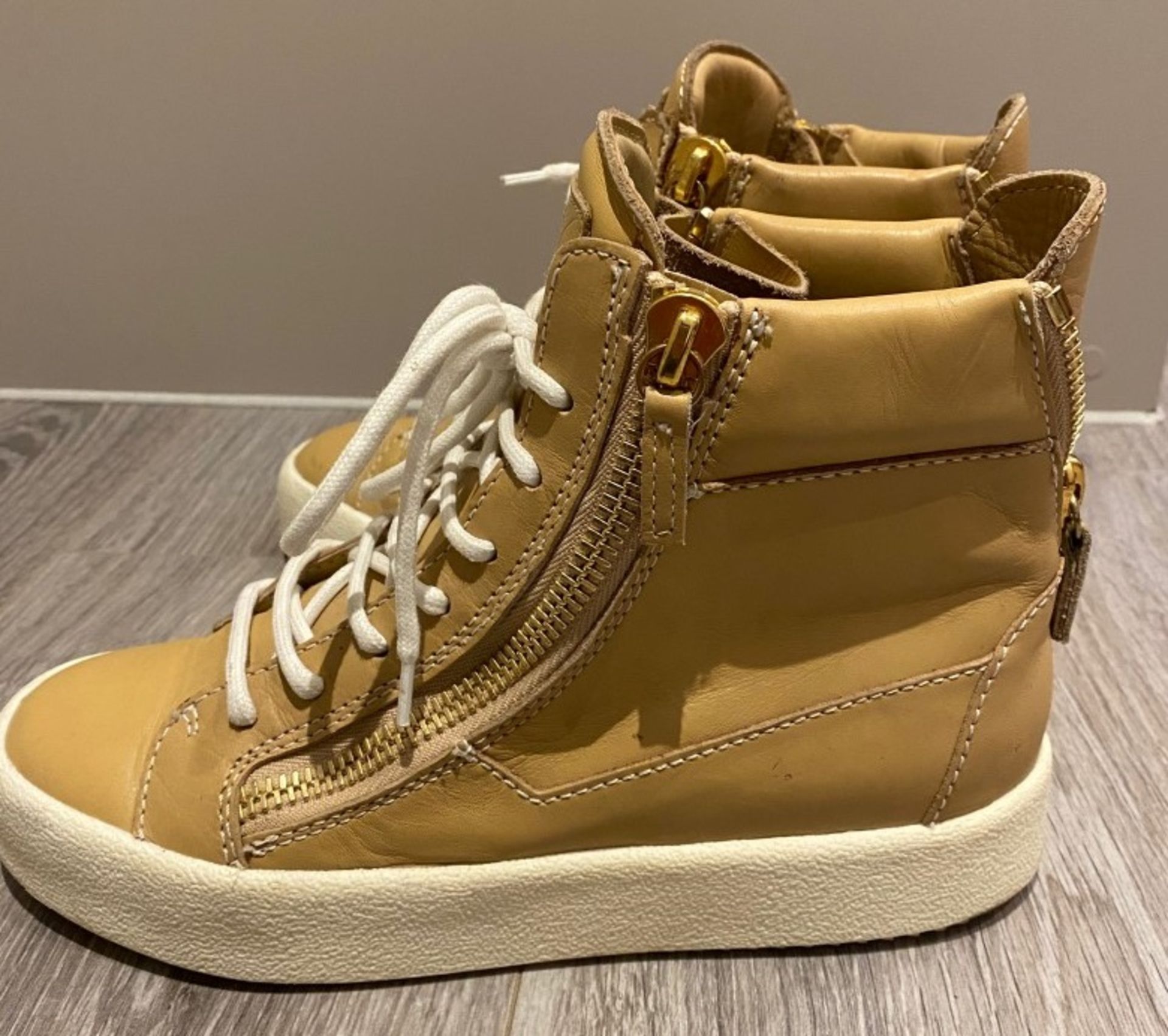 1 x Pair Of Genuine Guiseppe Zanotti Sneakers In Tan - Size: 36 - Preowned in Good Condition - Ref: - Image 3 of 5
