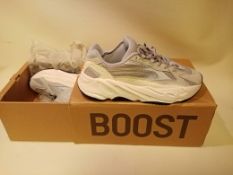 1 x DESIGNER Adidas Yeezy boost 700 V2 Trainers - Mens Size UK 9.5 - RRP £1,048 - Collectors
