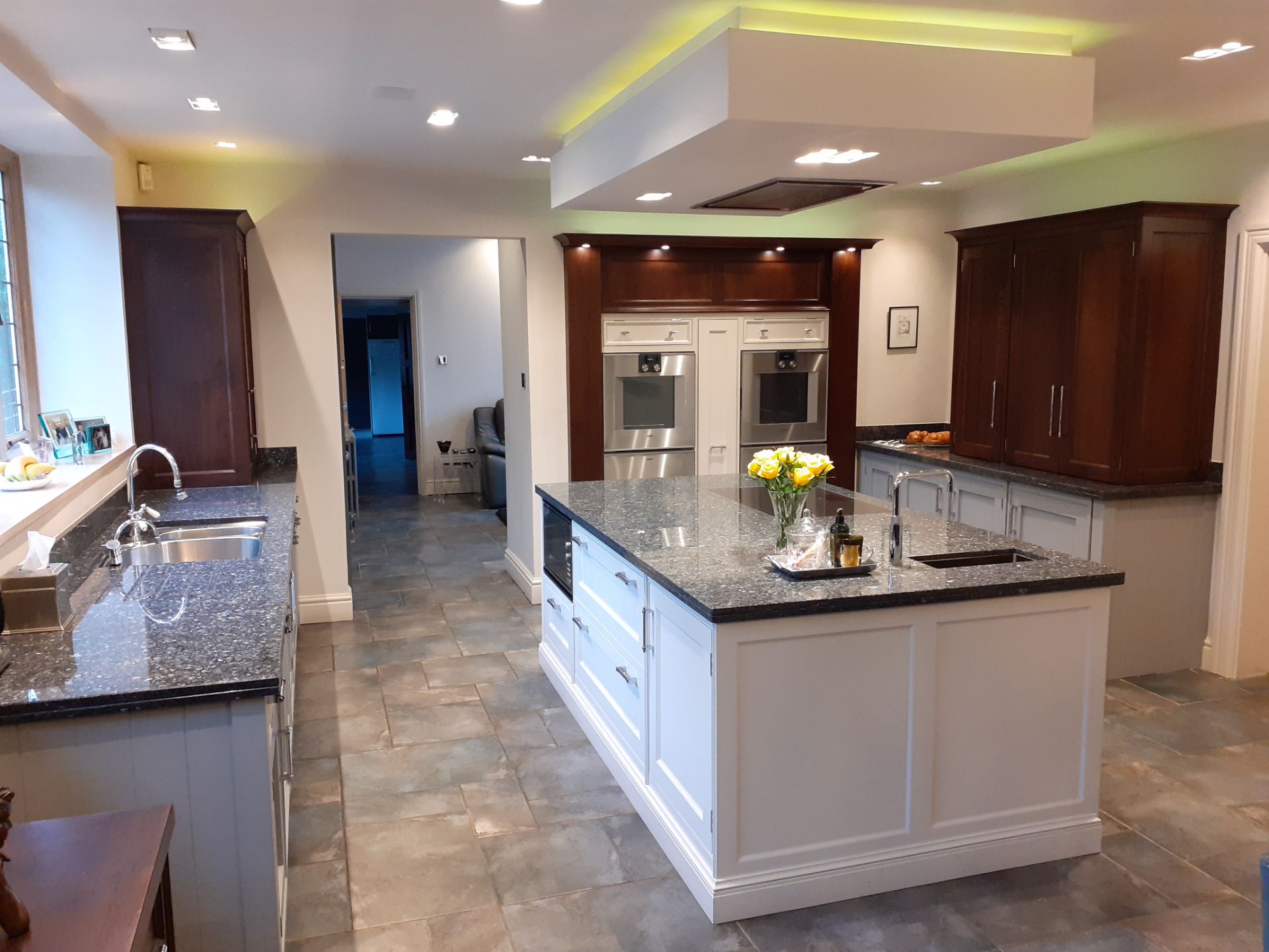 1 x Bespoke Solid Wood Painted Kitchen Beautifully Appointed With Granite Worktops, Central Island