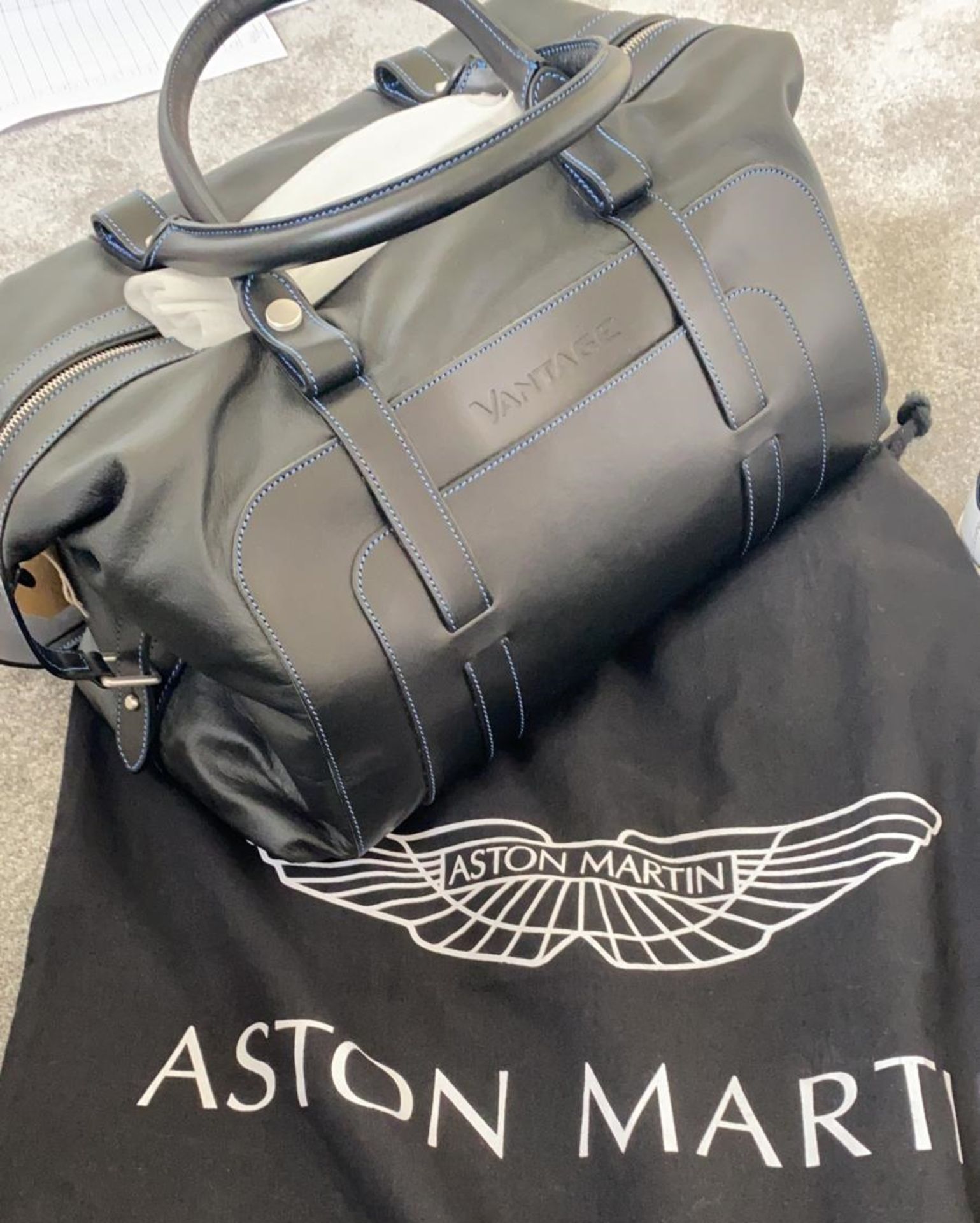 1 x Genuine Aston Martin Vantage Large Leather Holdall Luggage Case - Type 707400 - New With - Image 2 of 10