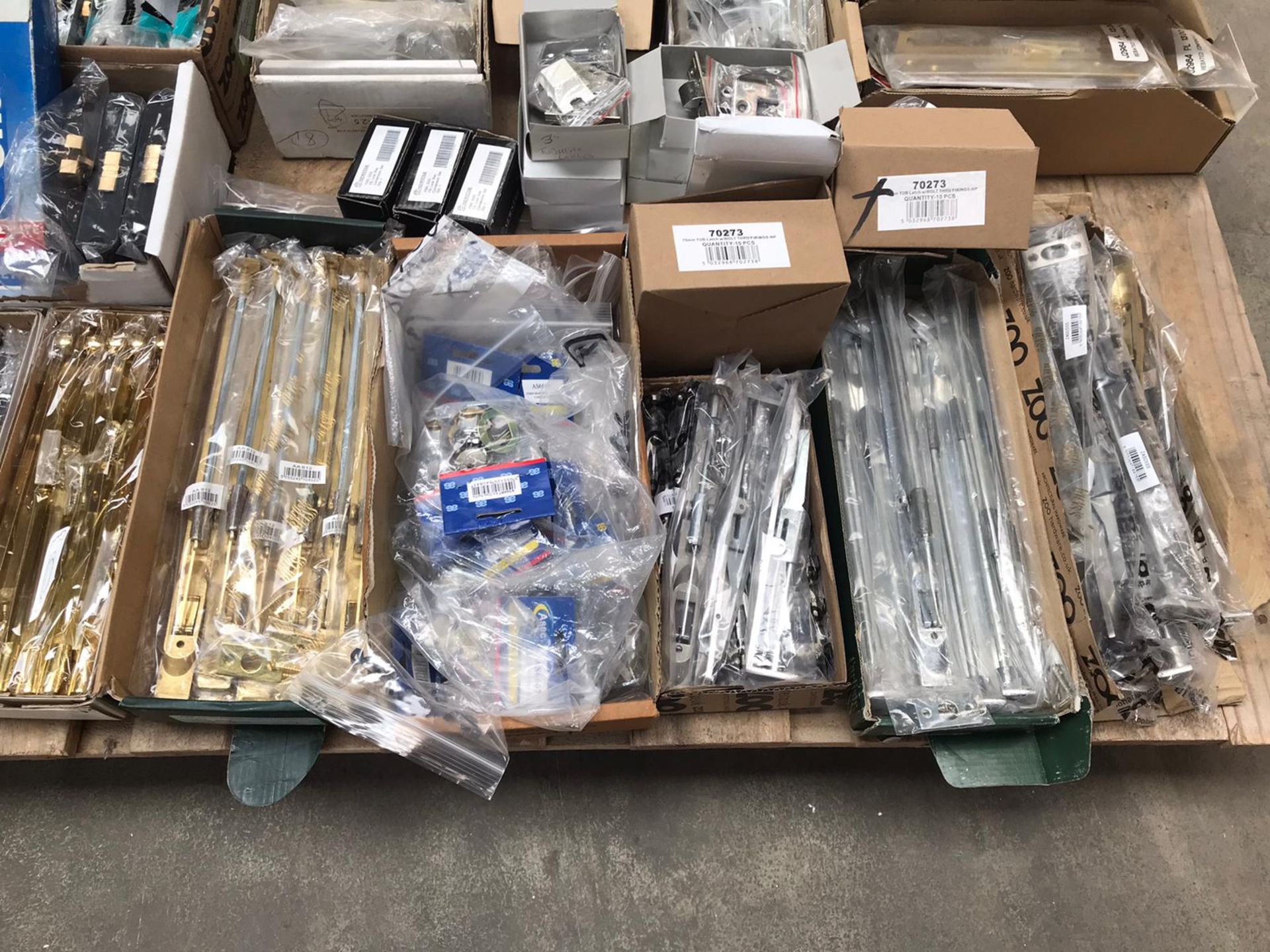 1 x Assorted Pallet Job Lot of Various Door Locks and Latches - Brand New Stock - Brands Include - Image 2 of 13