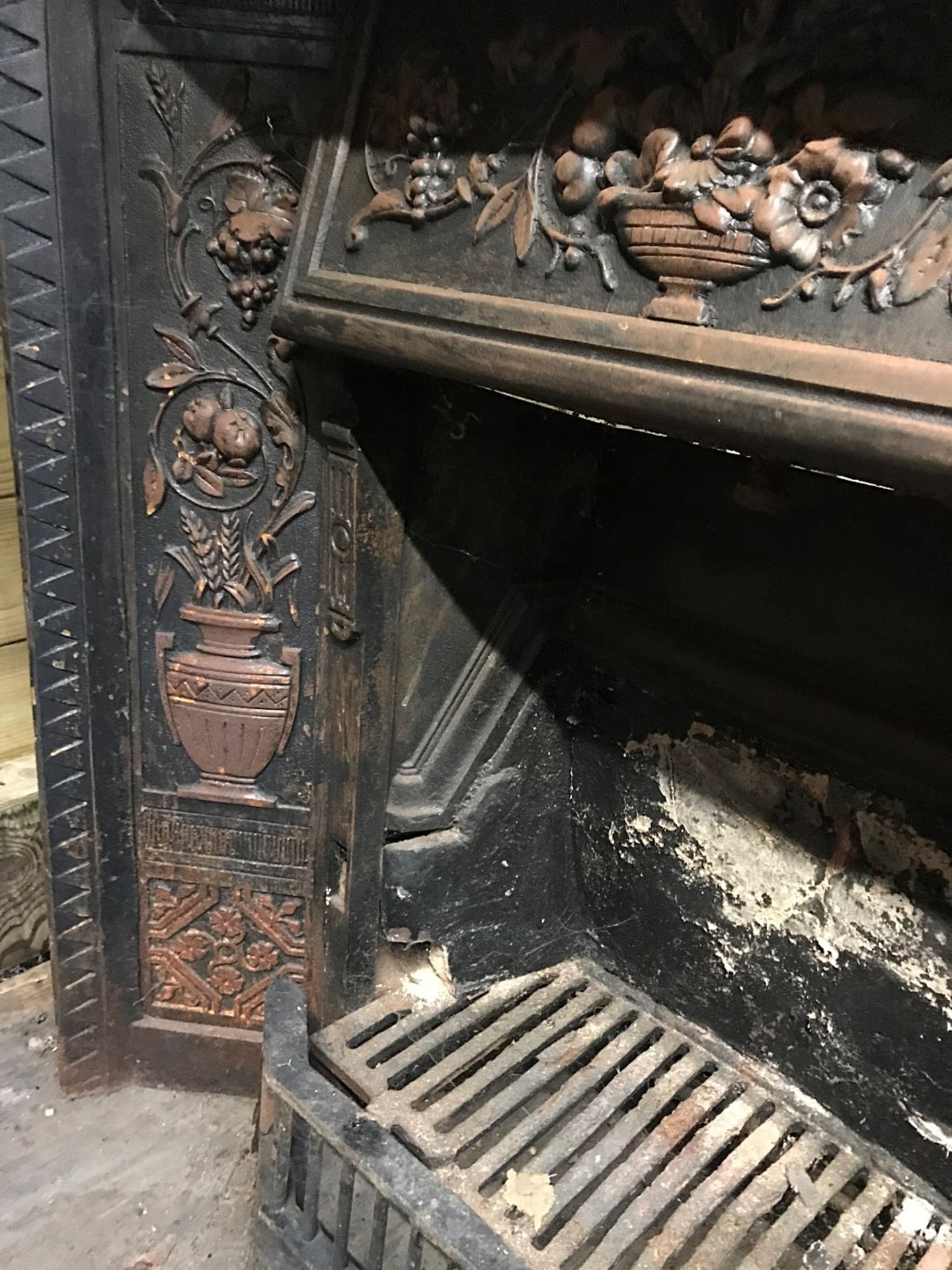 1 x Ultra Rare Stunning Antique Victorian Cast Iron Fire Insert With Ornate Cast Iron Tiles To - Image 3 of 5