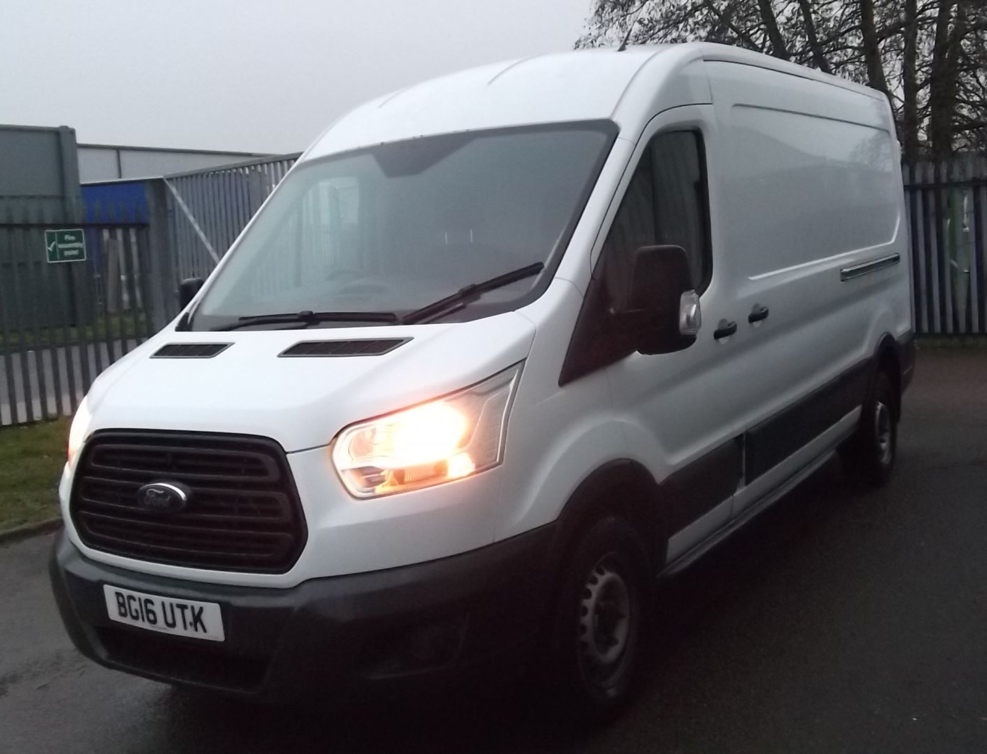 2016 Ford Transit 350 2.2 TDCi 125ps H2L3 Panel Van - CL505 - Location: Corby, Northamptonshire - Image 7 of 15