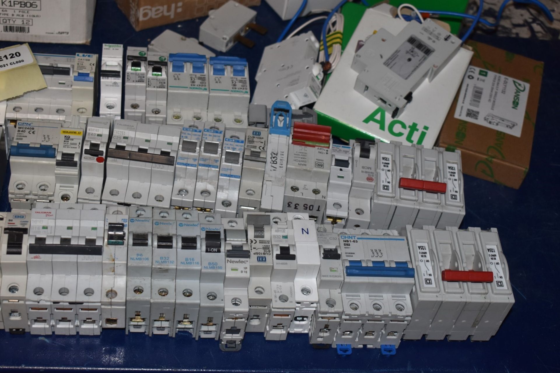 1 x Large Collection of Various Circuit Breakers - Image 13 of 21