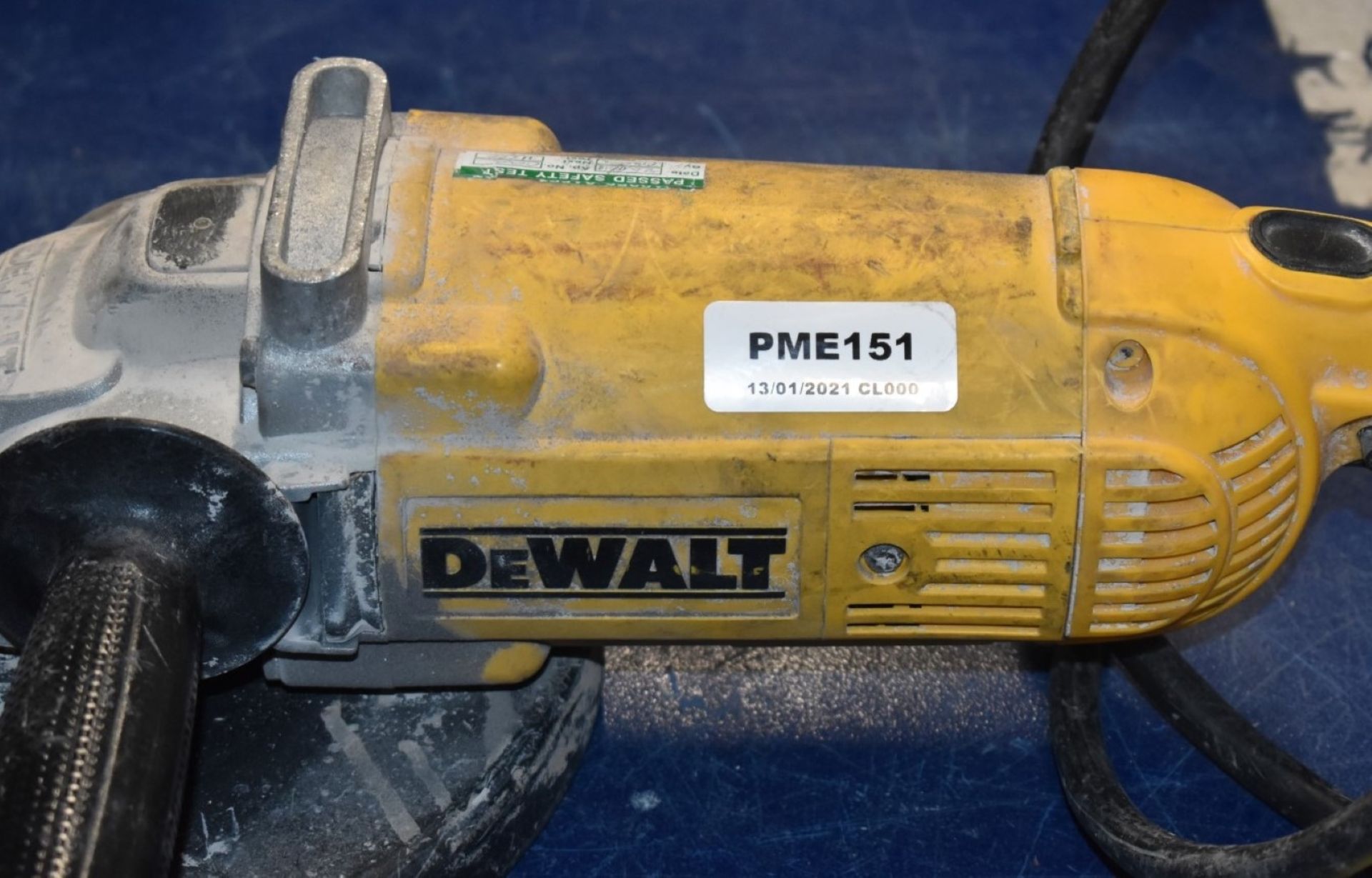 1 x DeWalt Corded Angle grinder 2000W 110V 230mm Model D28490LX PME151 - Image 3 of 7