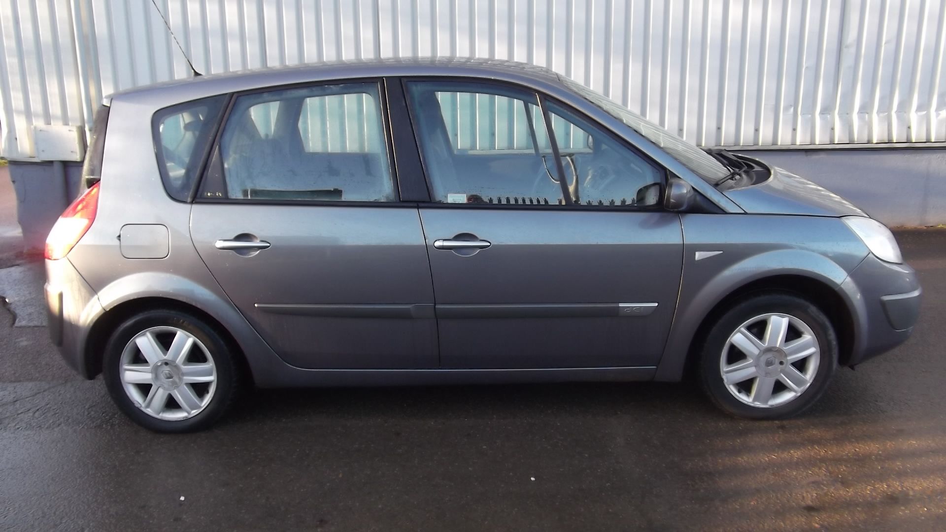 2004 Renault Scenic 1.5 dCi Dynamique MPV 5dr - CL505 - NO VAT ON THE HAMMER - Location: Corby, - Image 12 of 13