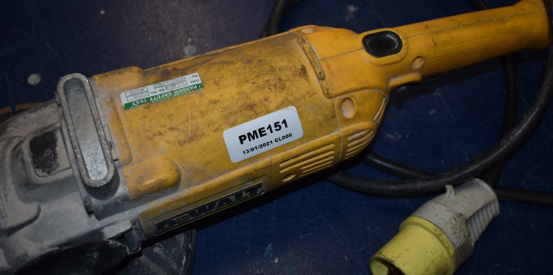 1 x DeWalt Corded Angle grinder 2000W 110V 230mm Model D28490LX PME151 - Image 7 of 7