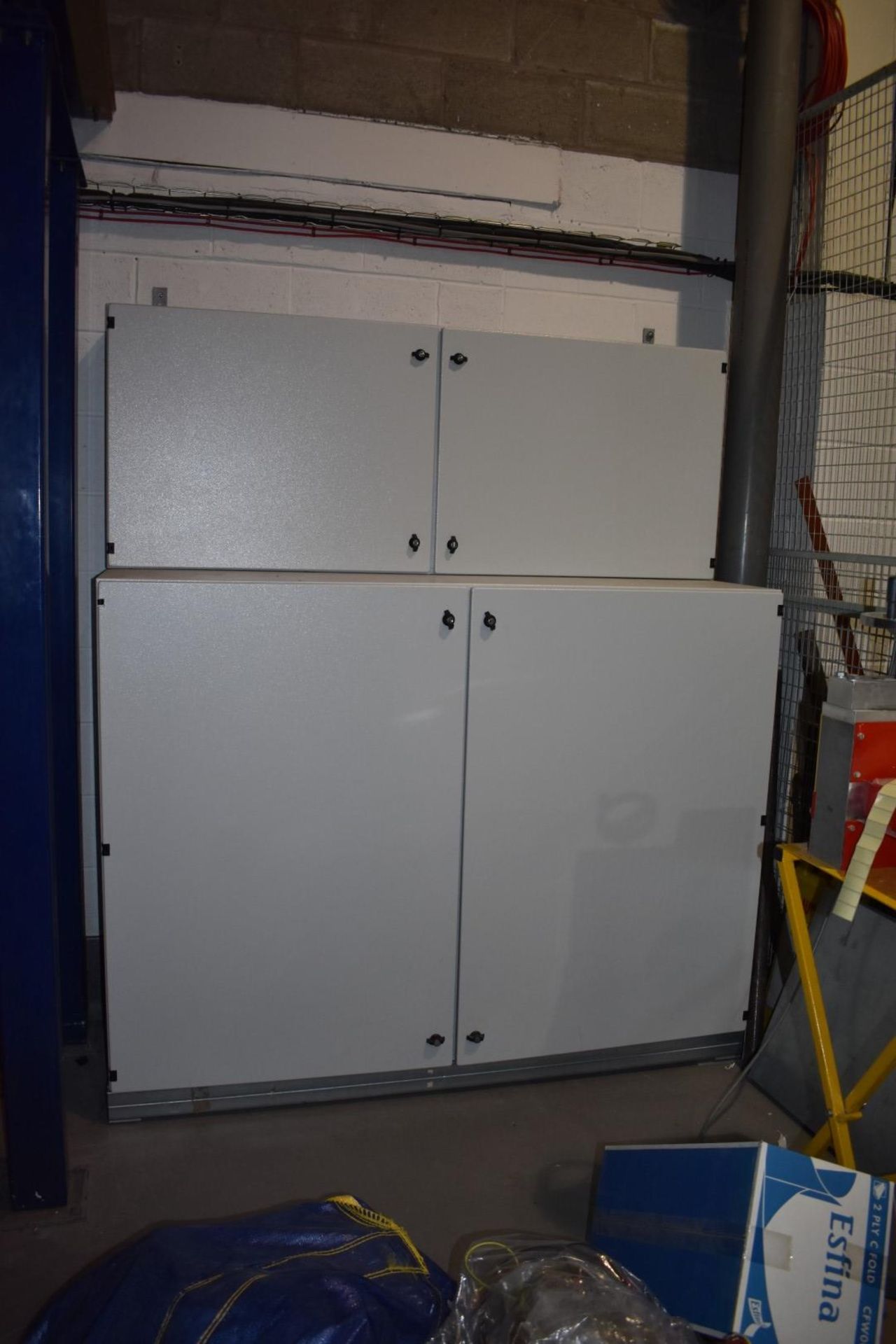 1 x Large Workshop Storage Cabinet Grey Coated Metal Cabinet With Locks and Internal Shelves - Image 4 of 6