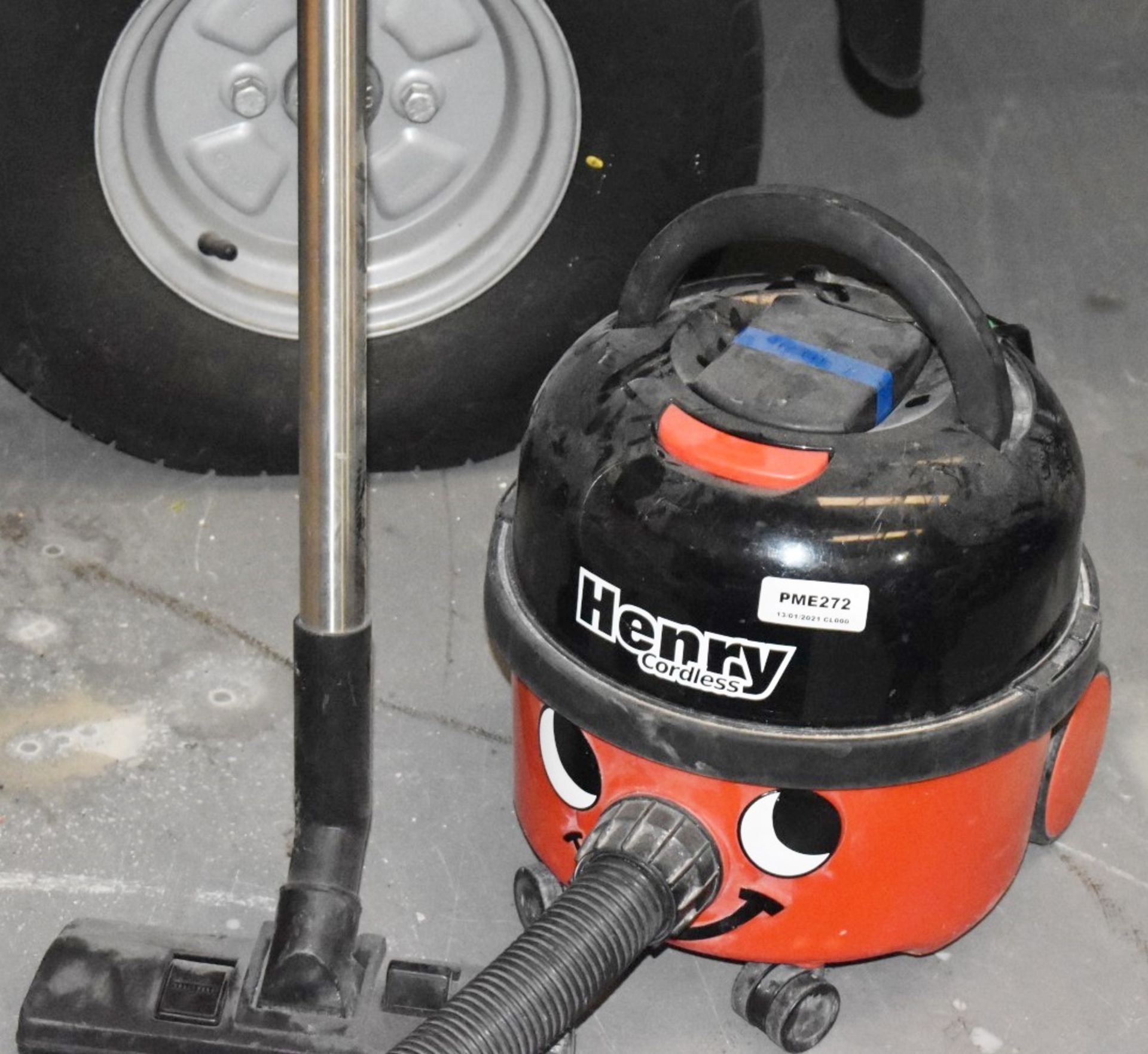 1 x Numatic Henry Hoover Cordless With Two Batteries and Charger PME272