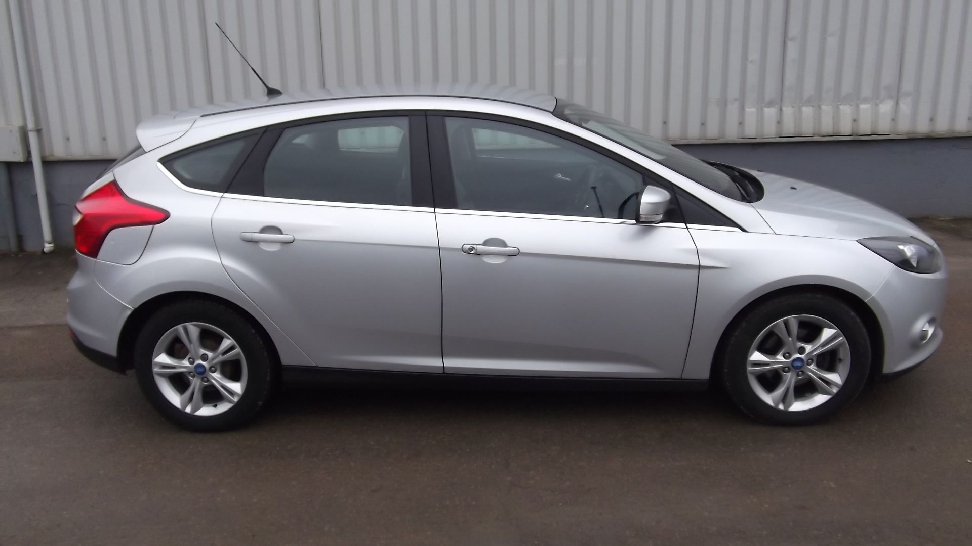 2013 Ford Focus 1.6 TDCi 115 Zetec 5dr Hatchback - Full Service History - CL505 - NO VAT ON THE HAMM - Image 3 of 21