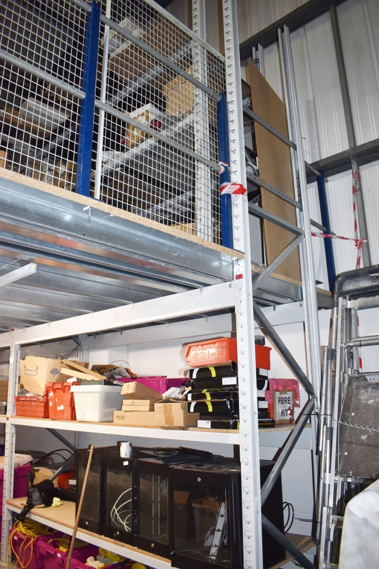 1 x Mezzanine Floor With Integrated Racking Shelving System Size H473 x W360 x L870 cms - Image 13 of 25