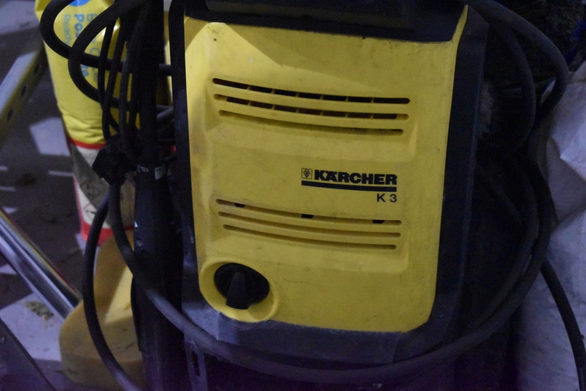 1 x Karcher K3 Pressure Washer With Accessories SRB137 - Image 2 of 6