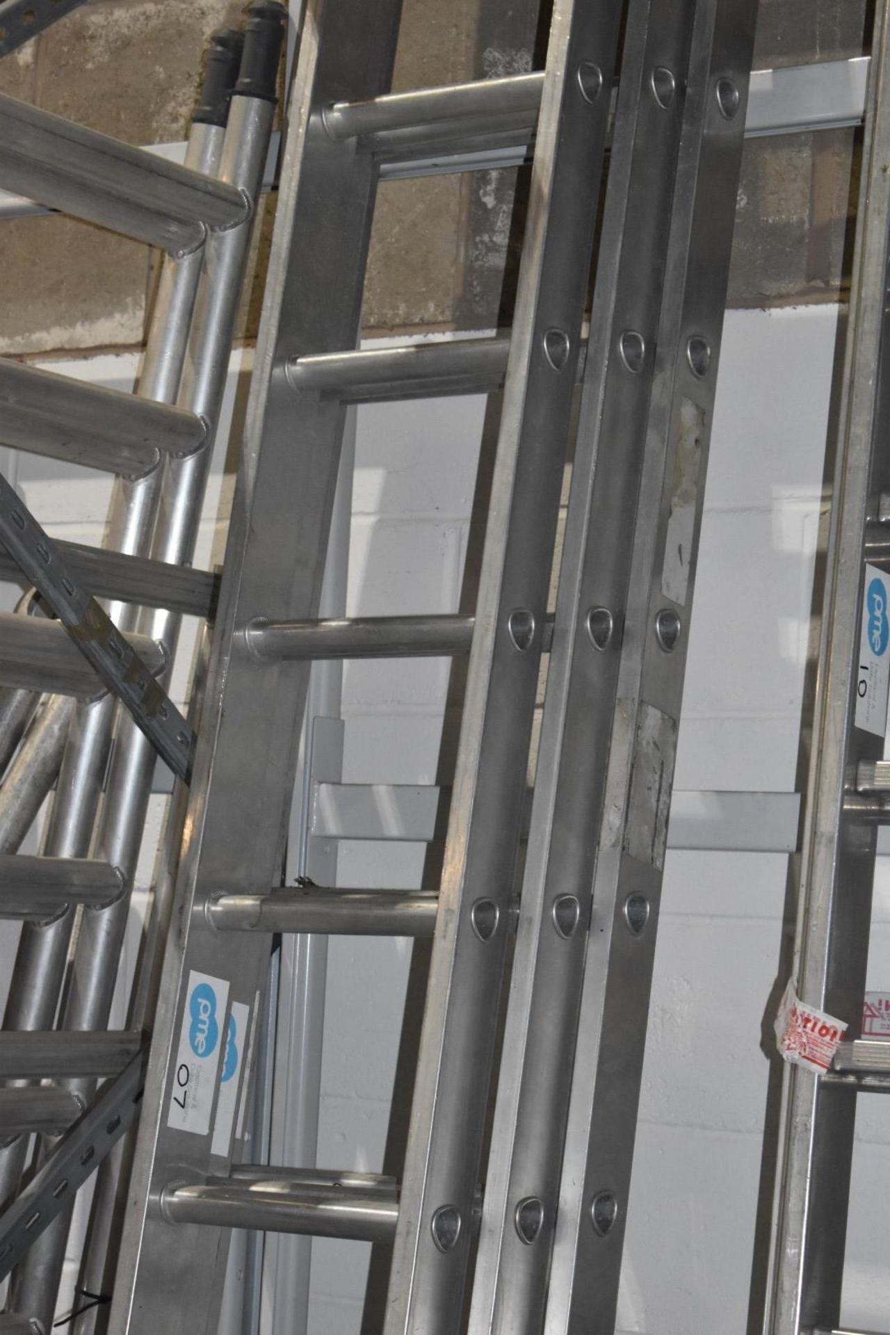 1 x 3 Section Set of Aluminium Work Ladders Each Section Measures 400cm SRB133 - Image 3 of 5